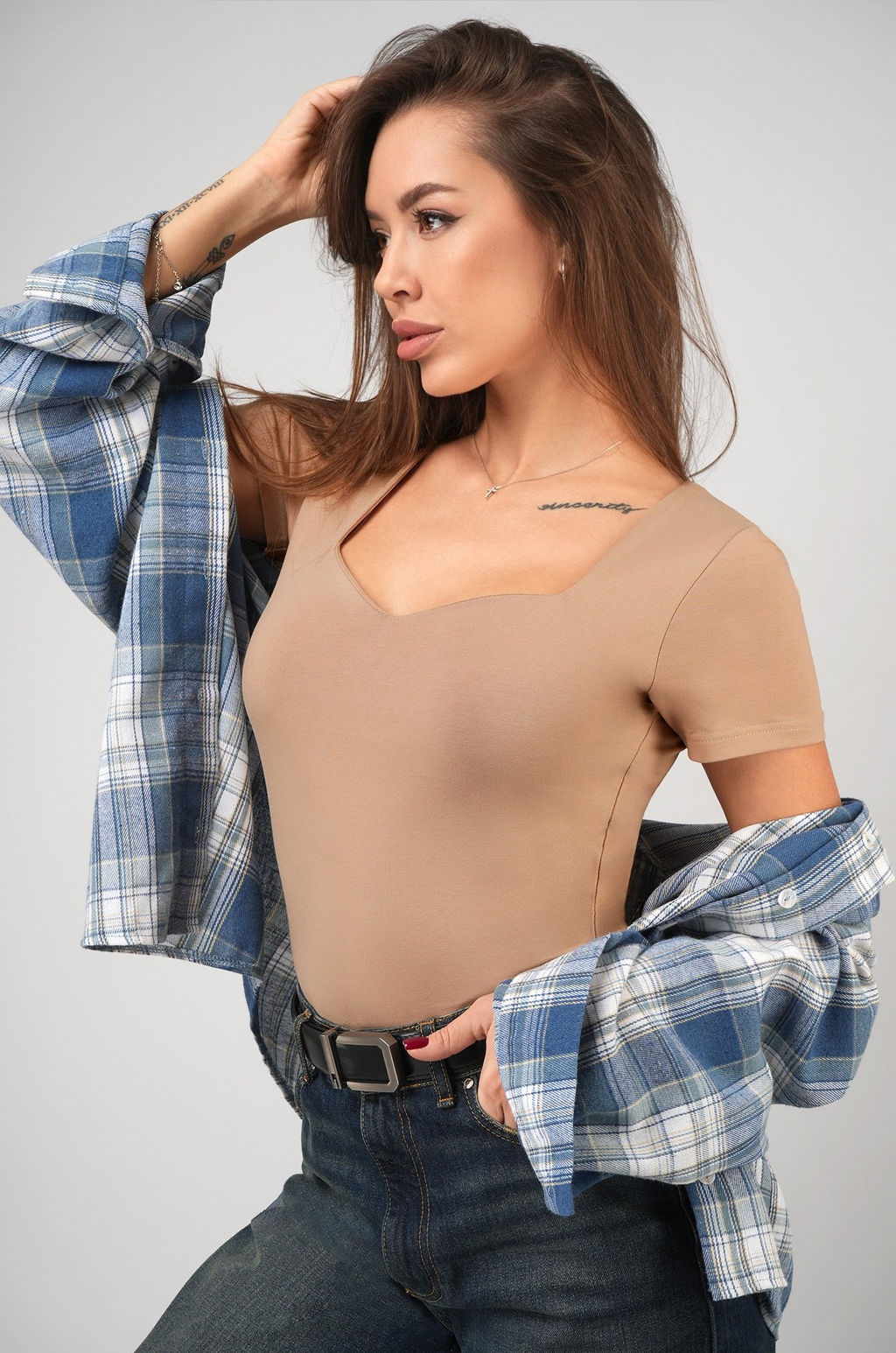 Женская футболка с глубоким вырезом Happyfox