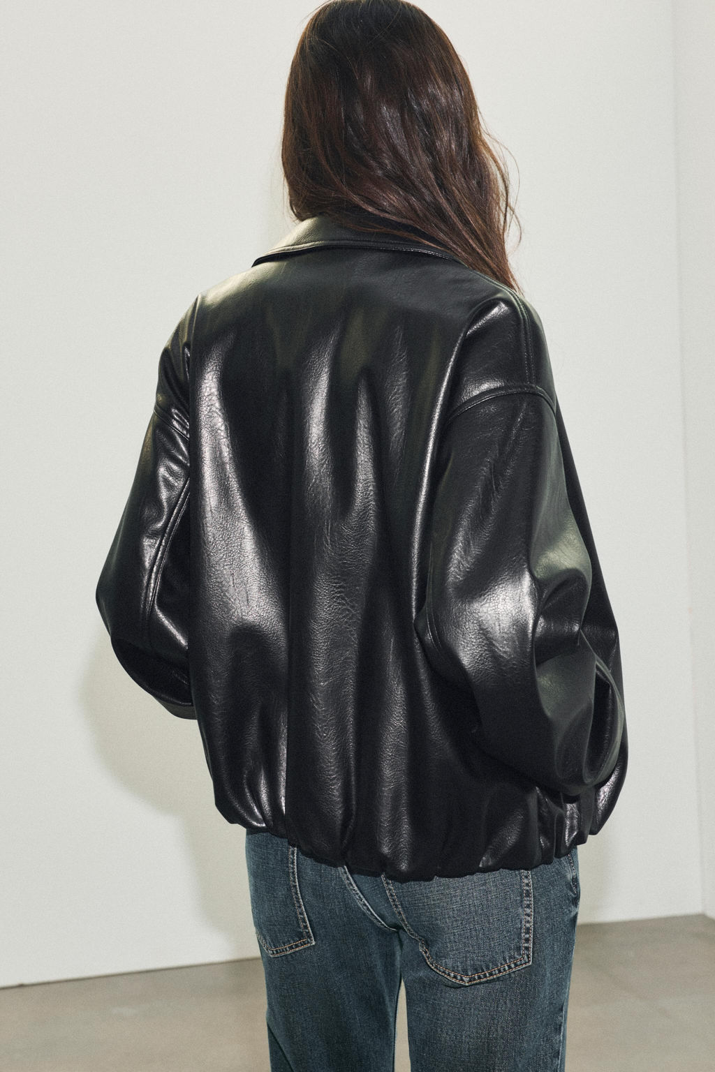 LEATHER EFFECT BOMBER JACKET - Zara фото 11