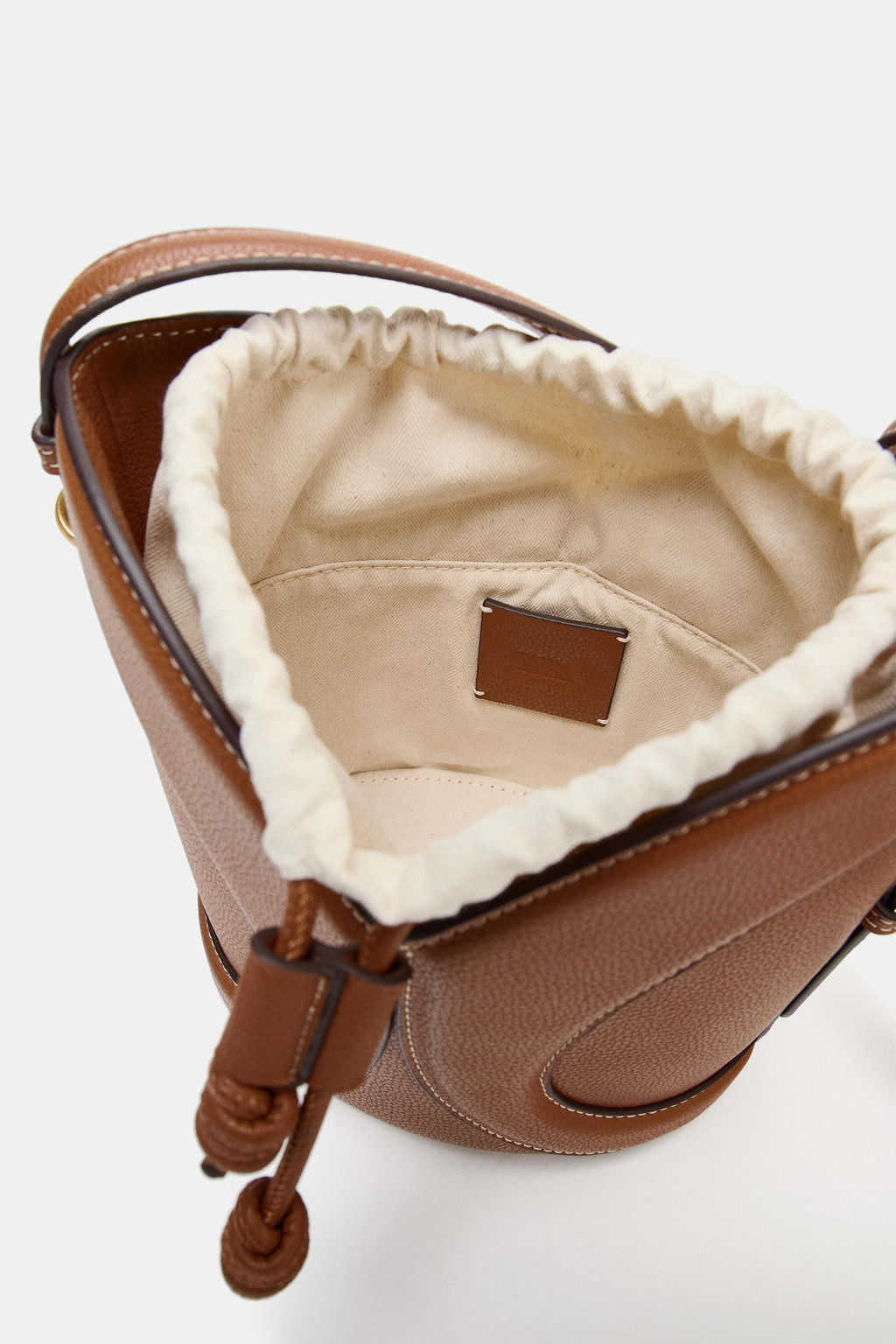 BOLSO MINI SACA PESPUNTES / Tostado oscuro - Zara фото 4