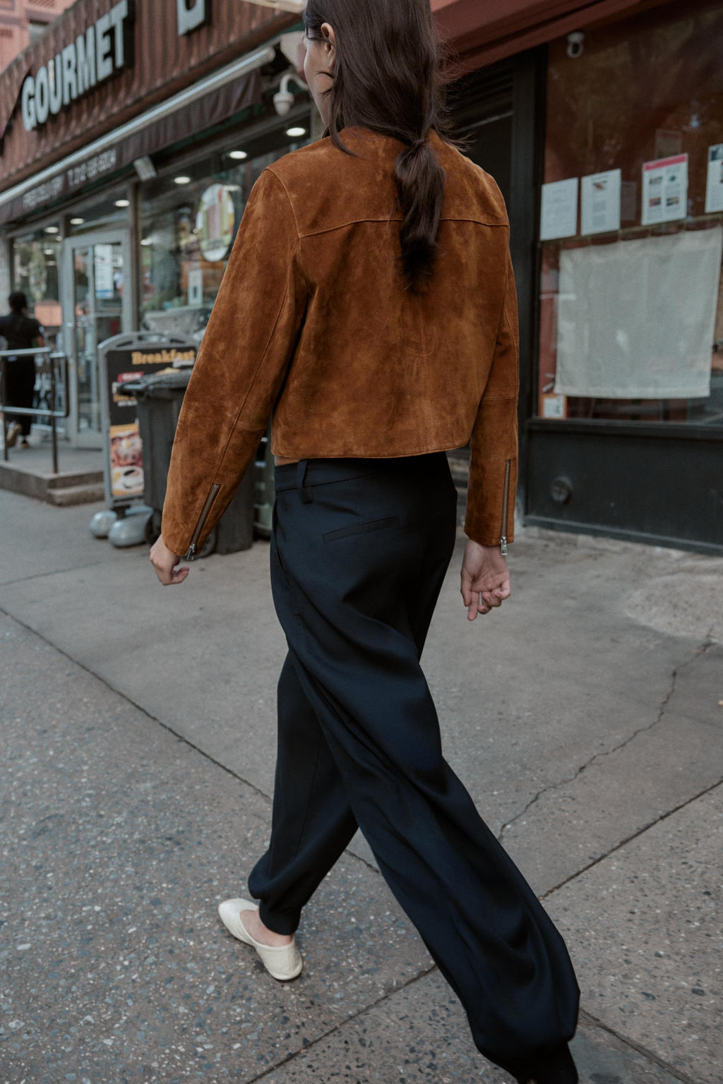 PLEATED TROUSERS WITH BUTTONED HEM