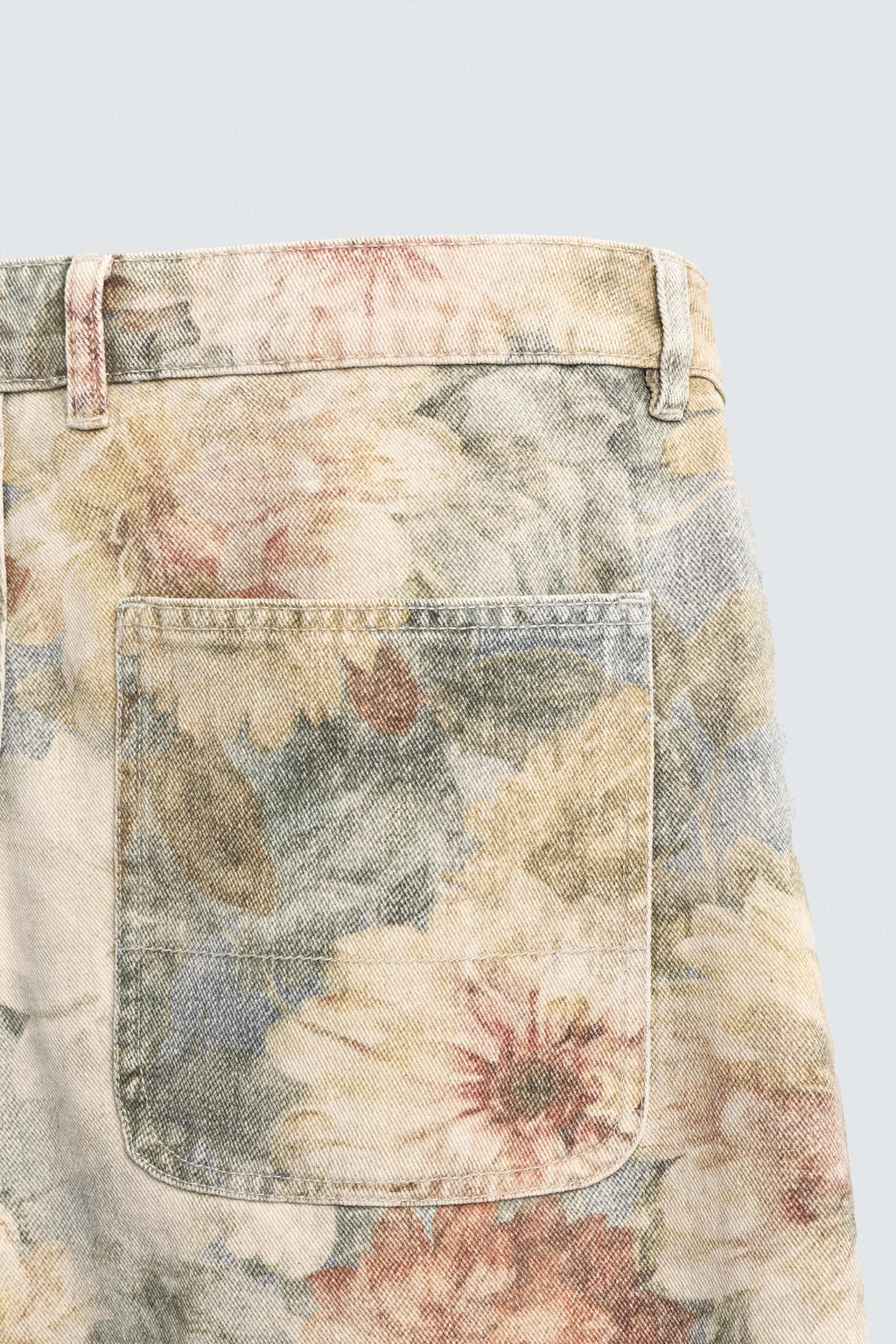 BERMUDA RELAXED FIT ESTAMPADO FLORAL LAVADO / Multicolor