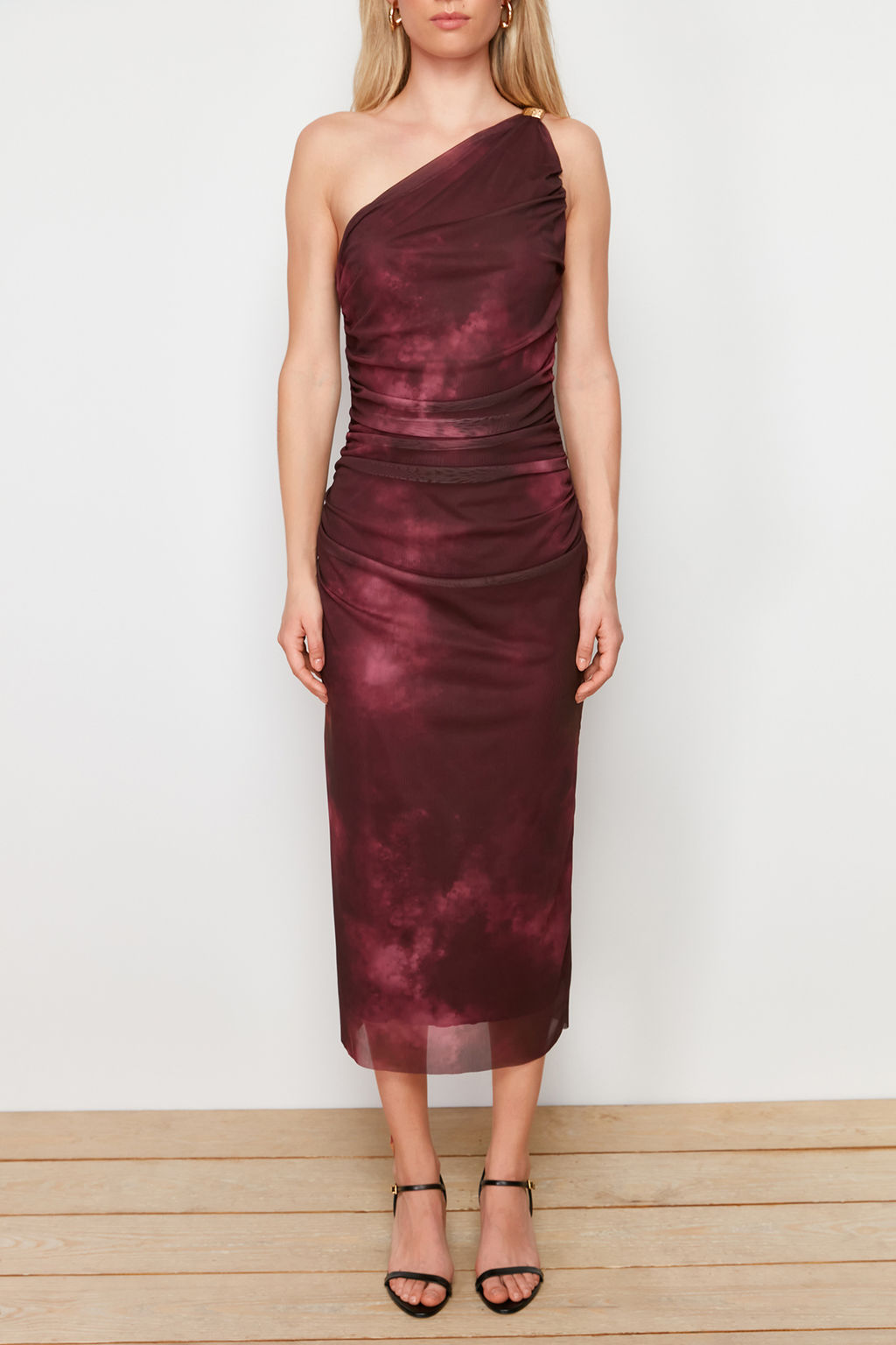 TRENDYOLMILLA Turuncu Tek Kol Vucuda Oturan Aksesuar Detayl? Tul Esnek Orme Midi Kalem Elbise TWOSS24EL00174 фото 8