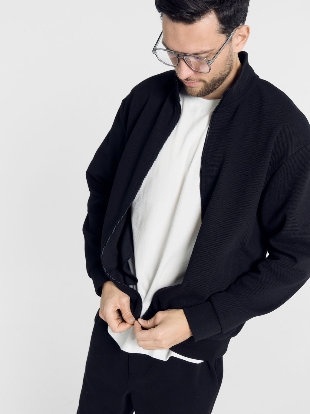 Толстовка мужская в черном цвете