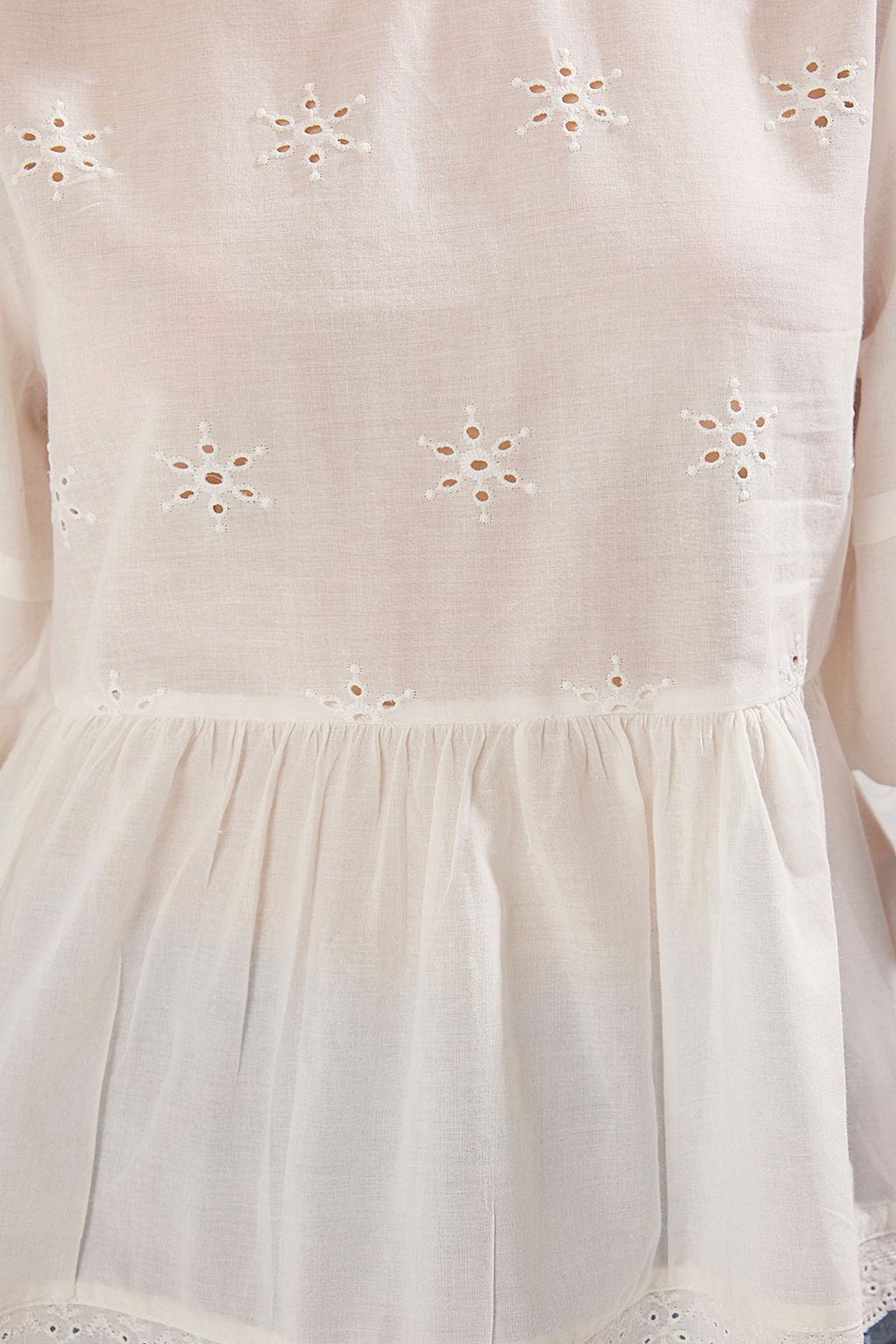 Trendyolmilla Beyaz Pamuklu Brode Balon Kol Bisiklet Yaka Dokuma Bluz TWOSS25BZ00168  фото 4