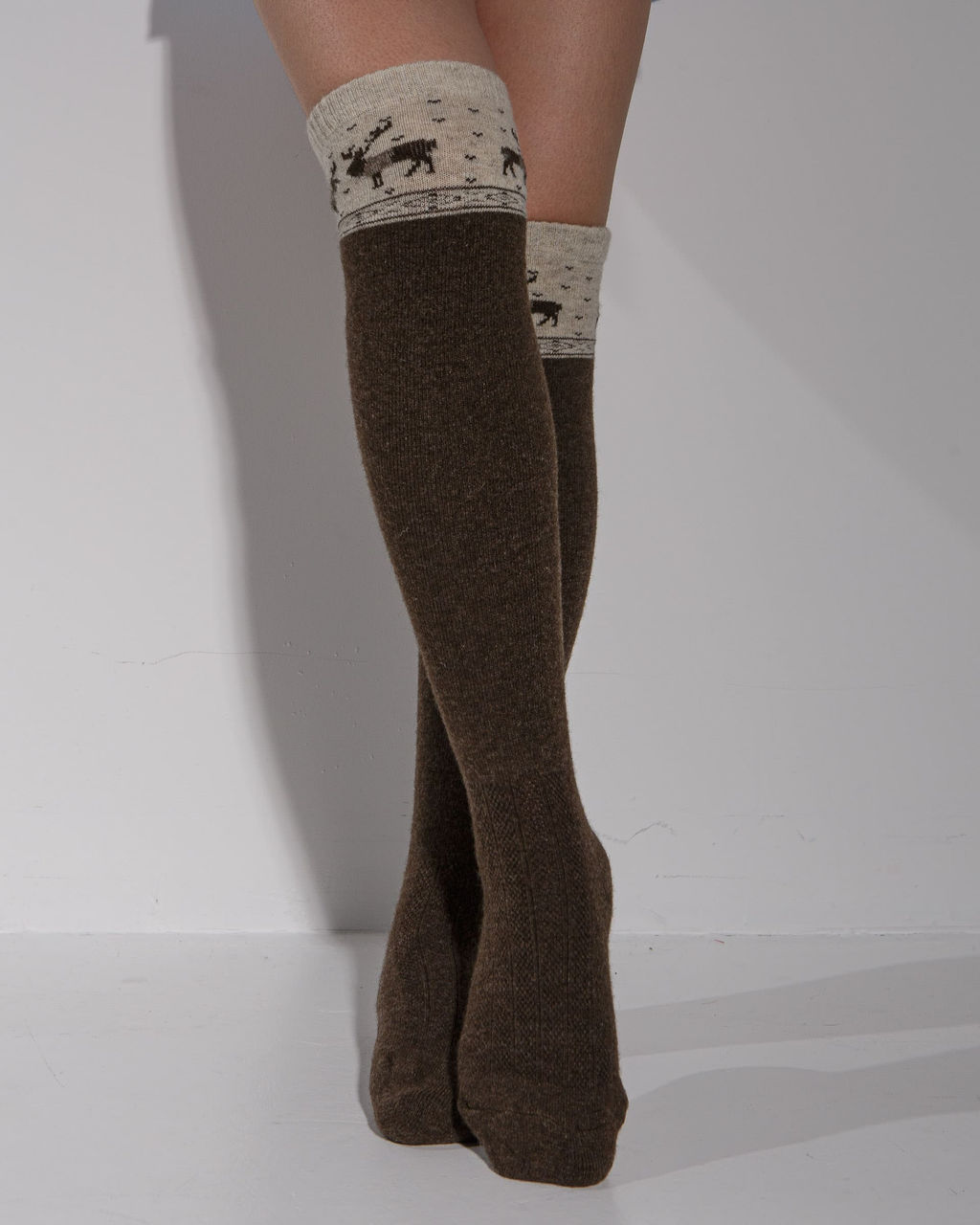 Теплые гольфы из 100% шерсти темно-коричневые с рисунком