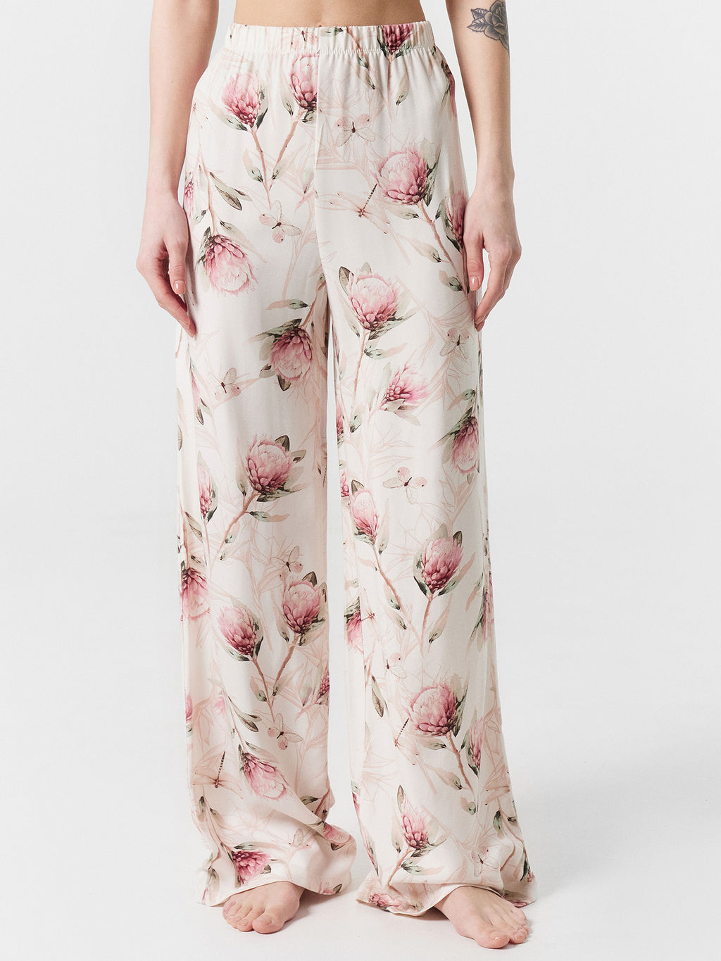 Комплект домашний женский кремовый с цветочным принтом - Mark formelle фото 5