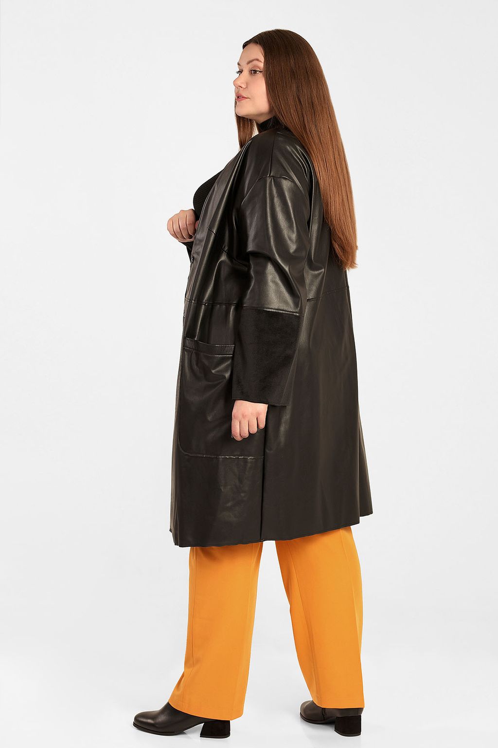 Пальто черное из экокожи белорусского производства с поясом - Almond фото 5