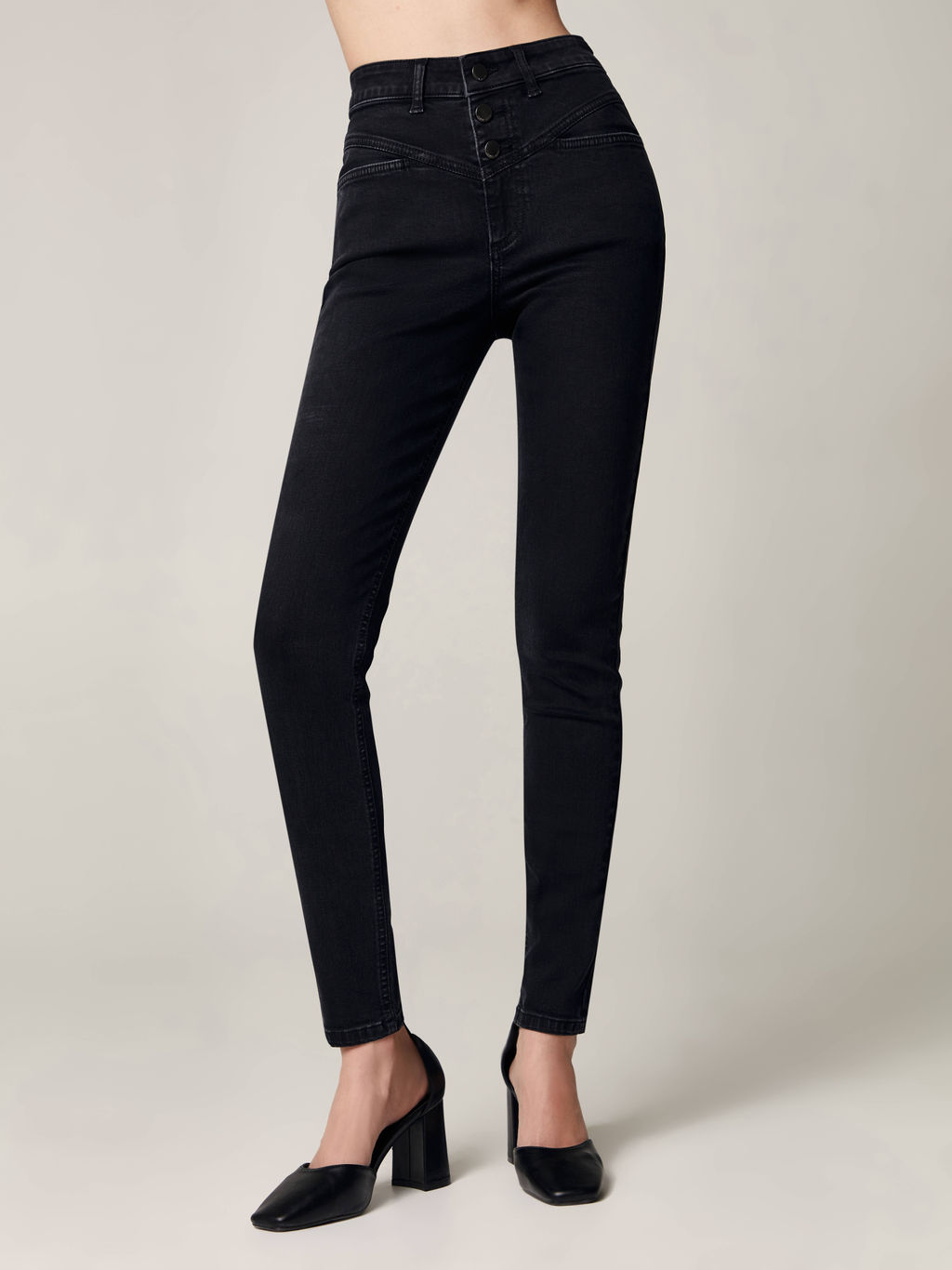 CONTE CON-520 Джинсы skinny с кокеткой и тремя пуговицами washed black