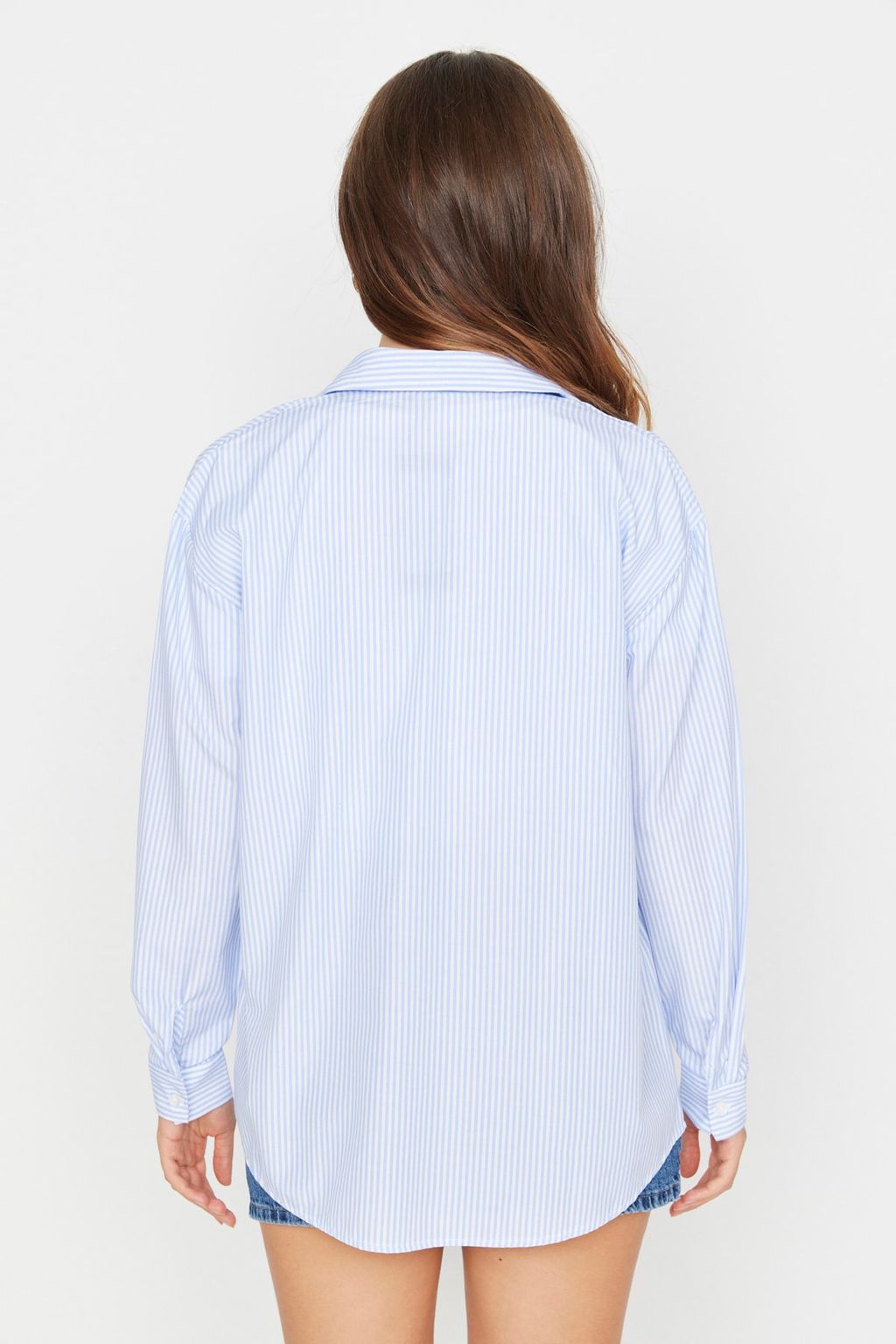 Mavi Cizgili Cep Detayl? Oversize/Genis Kal?p Dokuma Gomlek TWOAW23GO00359