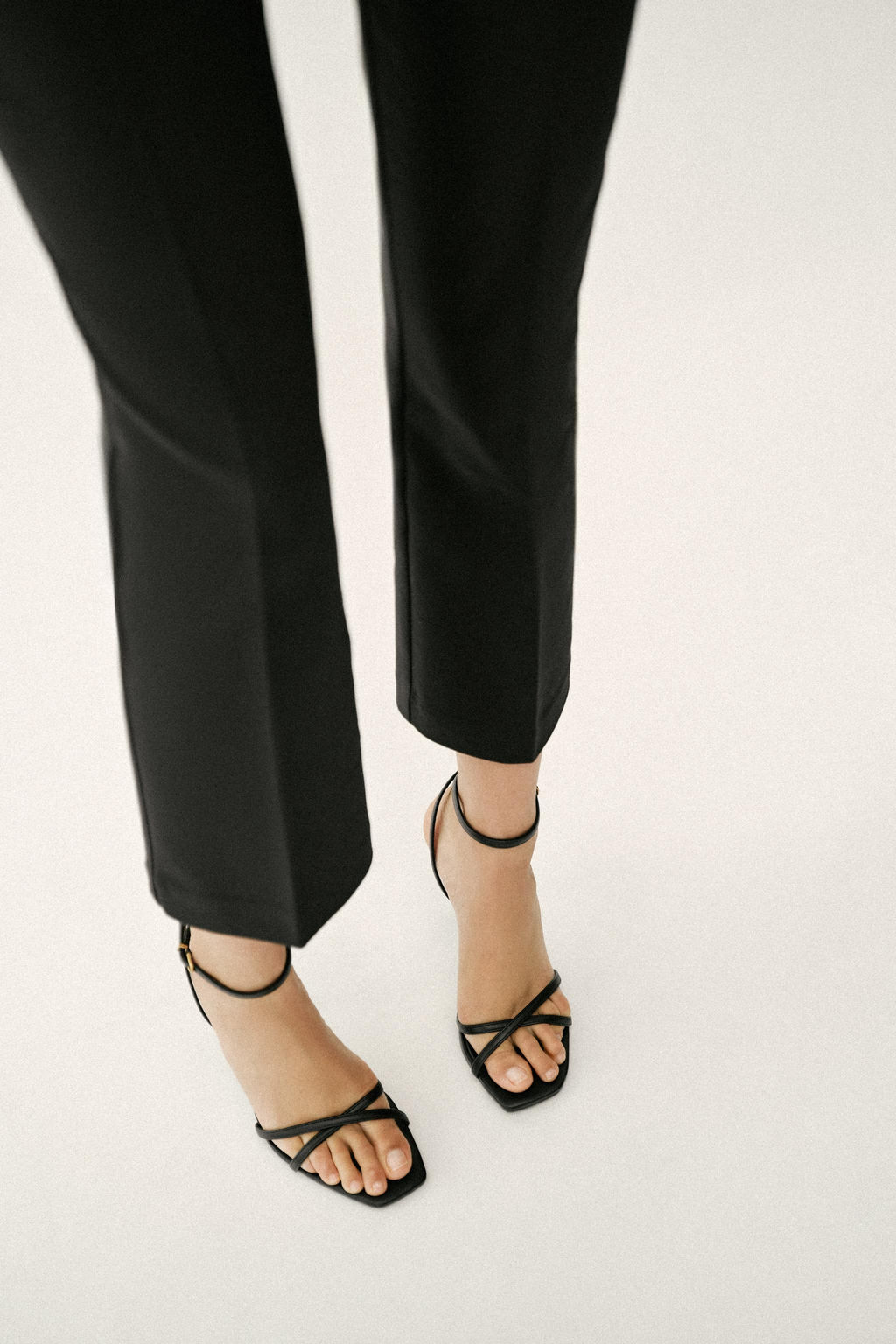 SANDALIA TAC?N TIRAS CRUZADAS / Negro - Zara фото 8