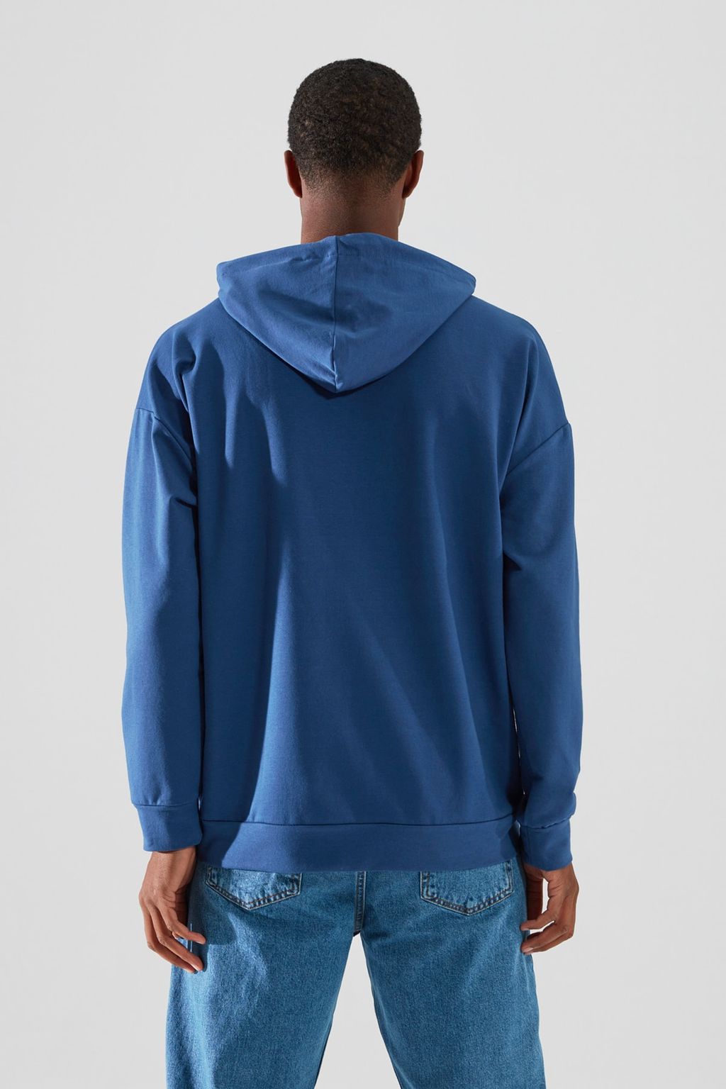 Indigo Kapusonlu Oversize/Genis Kesim Uzun Kol Etiket Aplikeli Sweatshirt TMNSS21SW0221