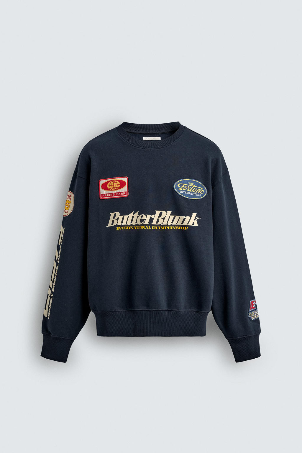 ROUND NECK PATCH SWEATSHIRT