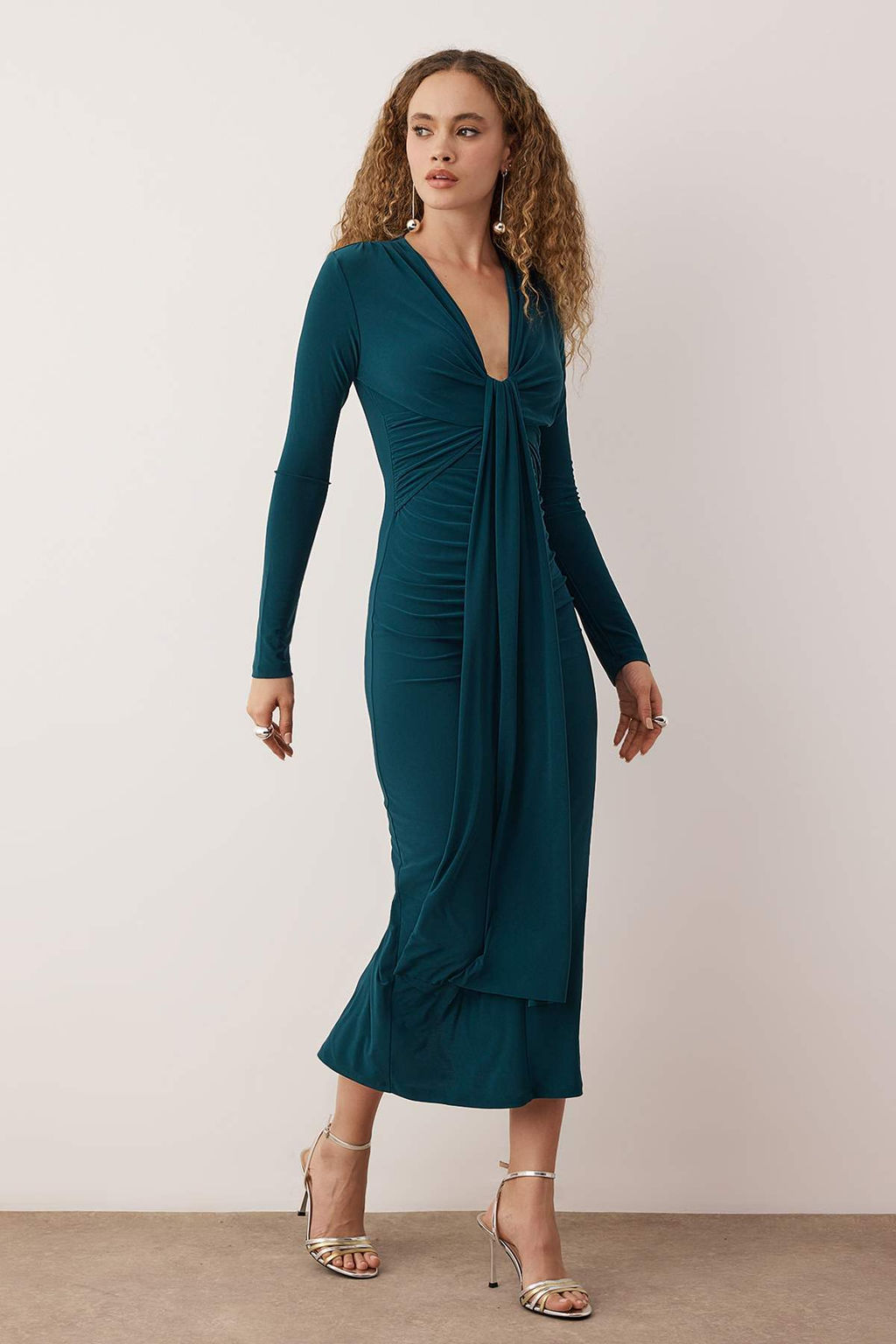 Kahverengi Vucuda Oturan V Yaka Orme S?k Elbise TPRAW25EL00043 - Trendyolmilla фото 13