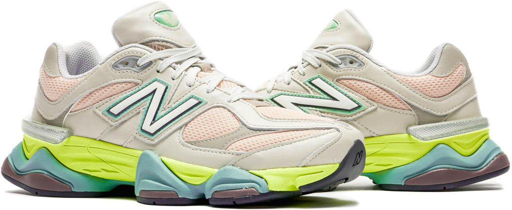 Кроссовки взрослые