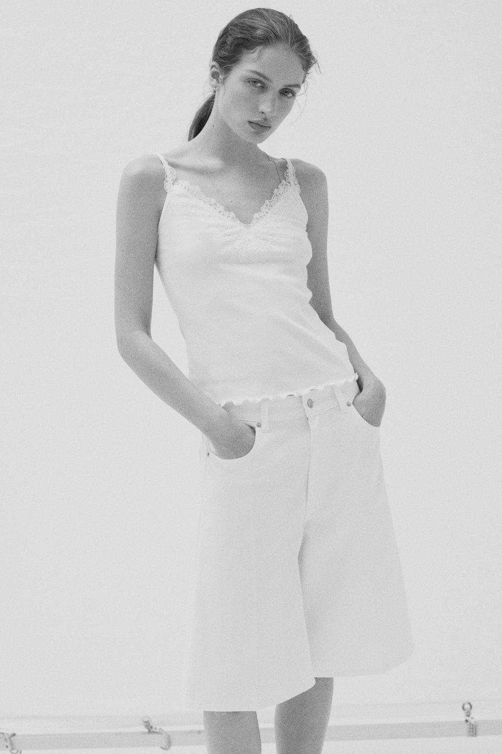 Top de tirantes finos con ribete de encaje - H&m фото 3