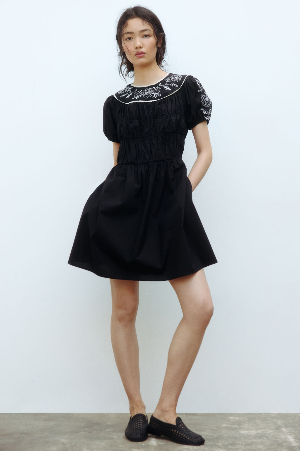 Vestido de popelina con bordados - H&m фото 3