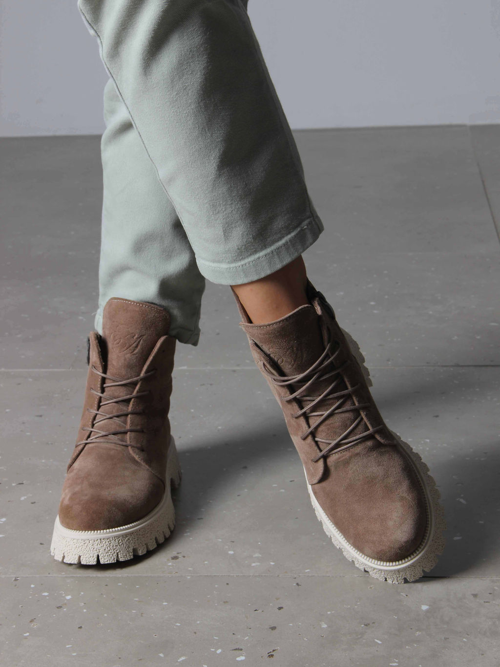 Ботинки 228.V.1541be. Коричневый капучино замша/Мех