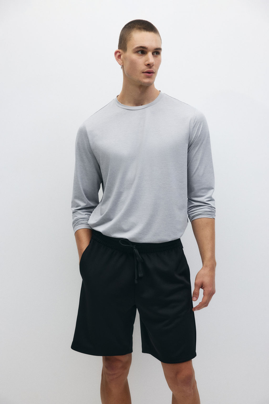 Pantal?n corto de deporte con DryMove Regular Fit - H&m фото 3