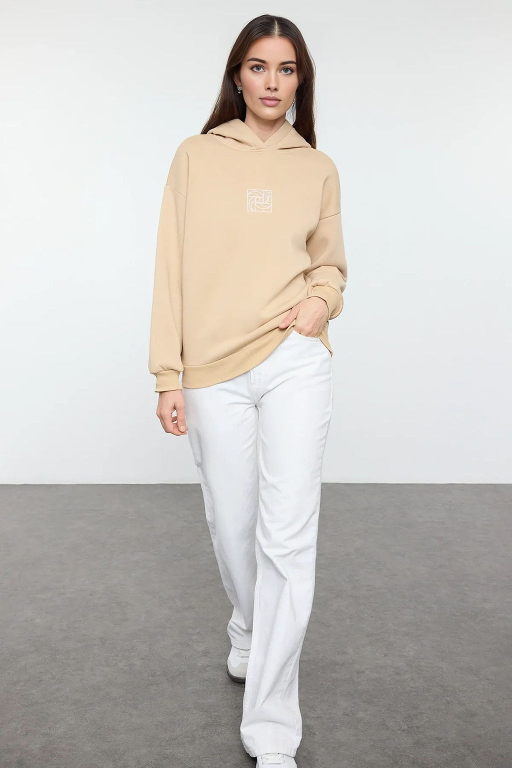 TRENDYOLMILLA Bej Oversize/Genis Kal?p Nak?sl? Kal?n Ici Polarl? Orme Sweatshirt TWOAW25SW00070 фото 2