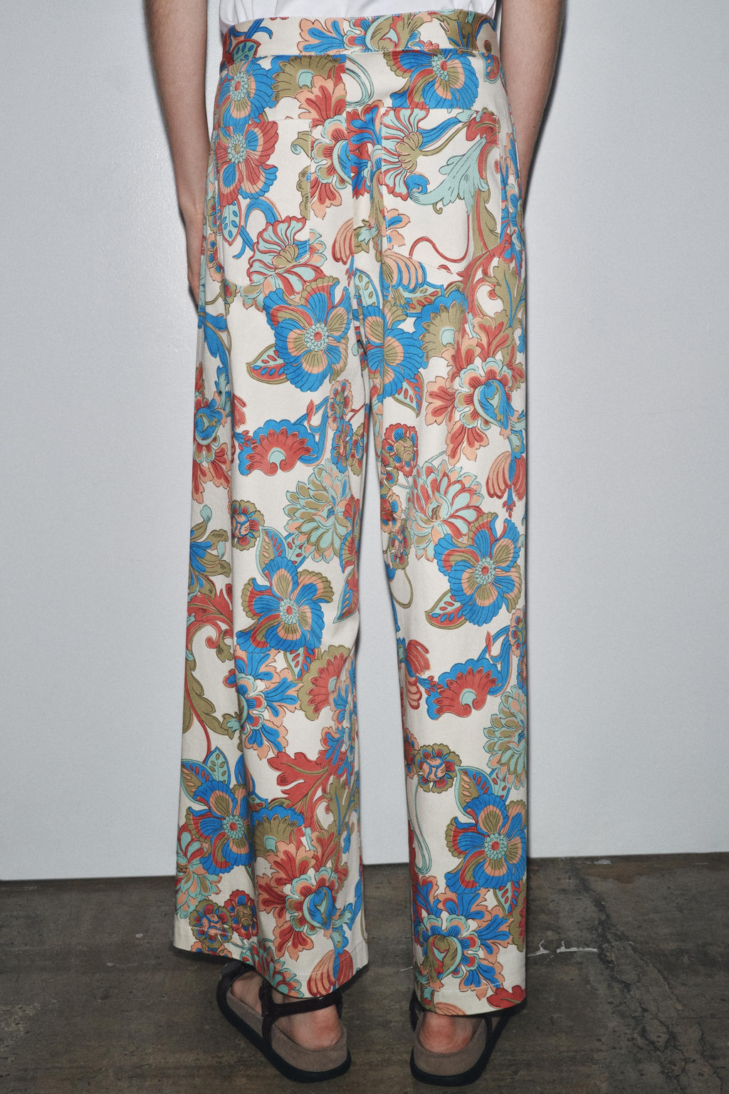 ZW COLLECTION FLORAL MINI FLARE TROUSERS - Zara фото 3