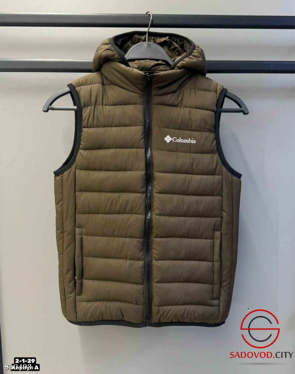 Жилет для мальчика с капюшоном