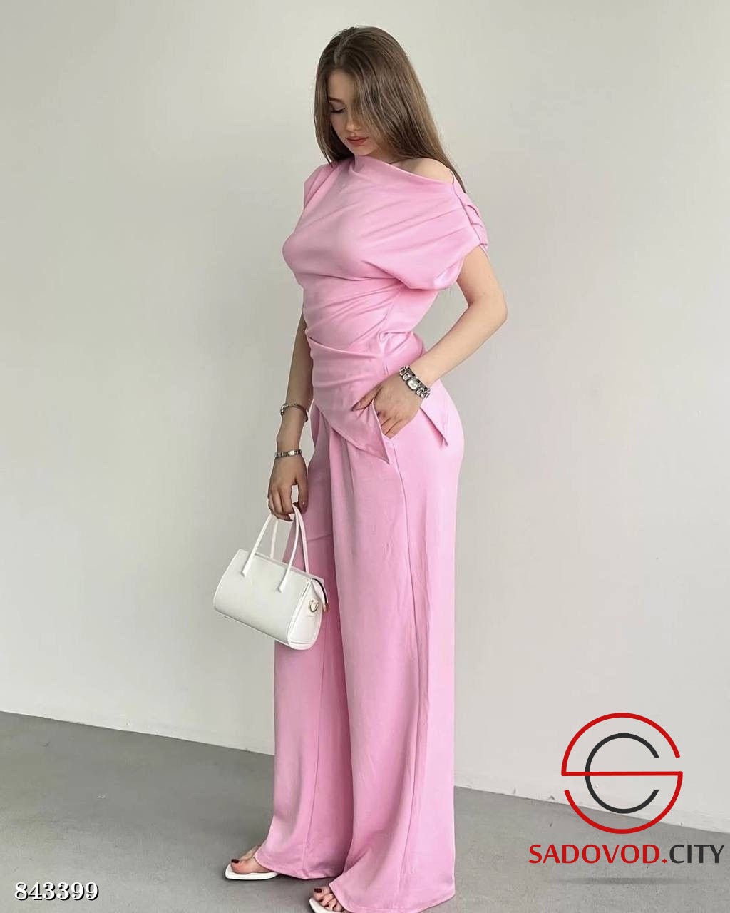 Женский костюм (блузка и штаны)