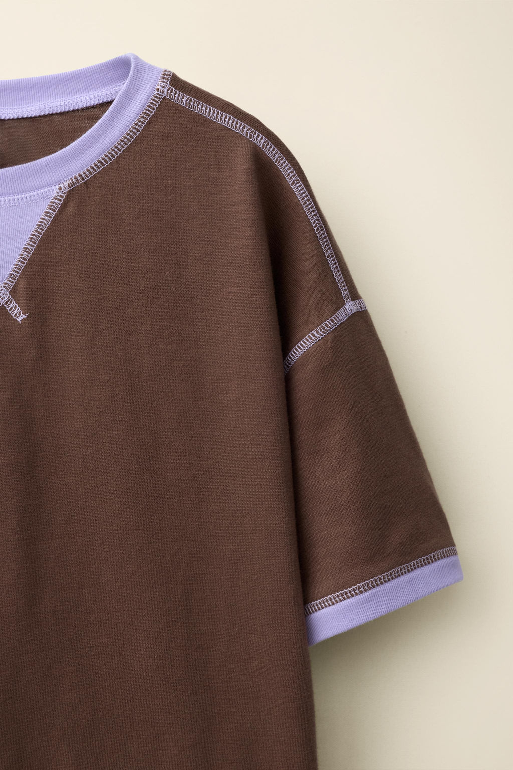 CAMISETA PESPUNTES CONTRASTE CREATED BY CARAMEL LONDON X ZARA / Morado