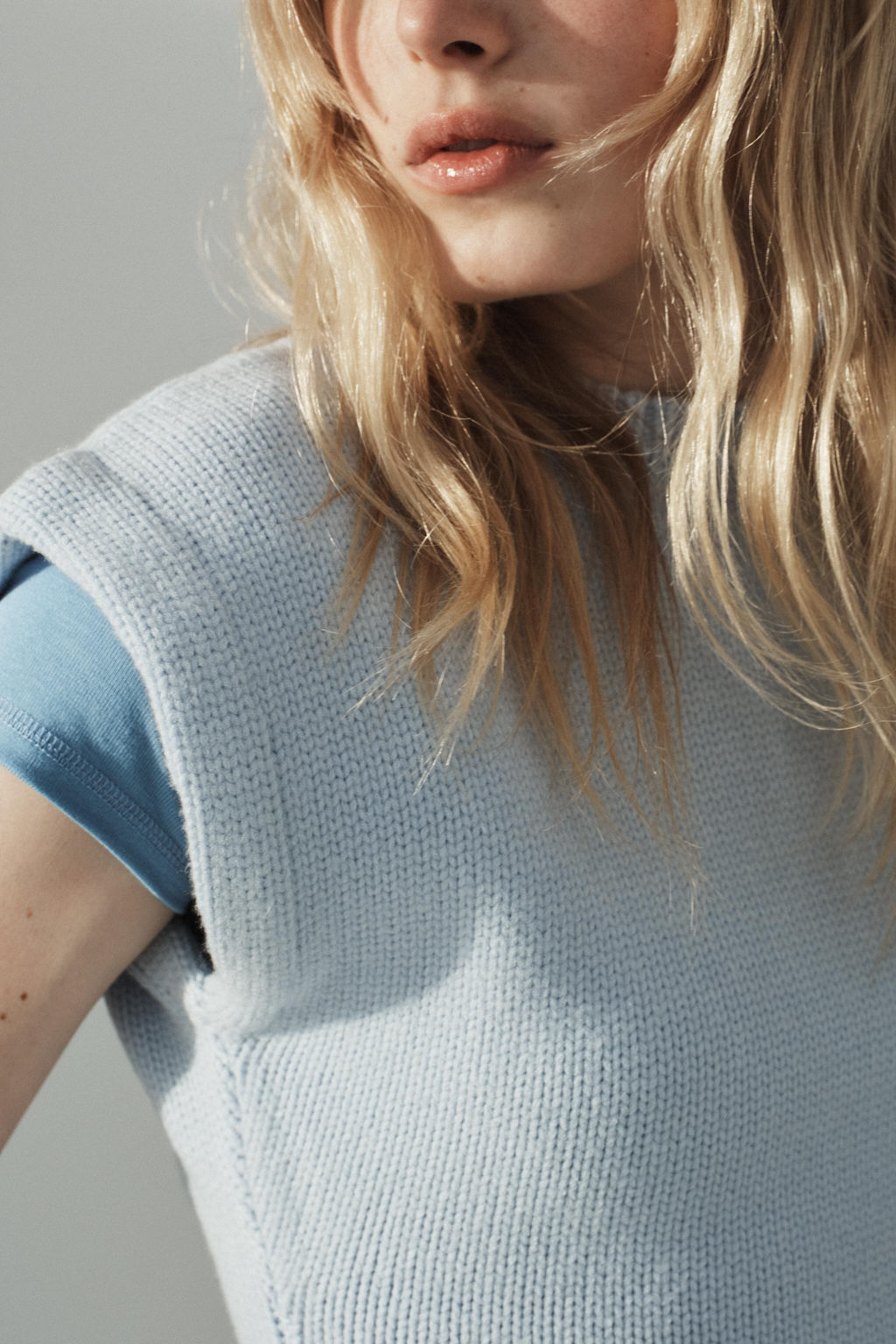 KNIT WAISTCOAT WITH DEFINED SHOULDERS - Zara фото 3