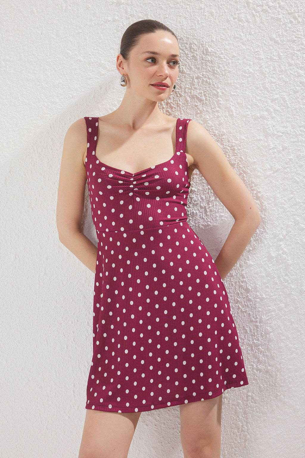 Bordo Ask?l? Puantiye Bask?l? Etegi F?rf?rl? Fitilli Esnek Mini Orme Elbise TWOSS25EL00379 - Trendyolmilla фото 3