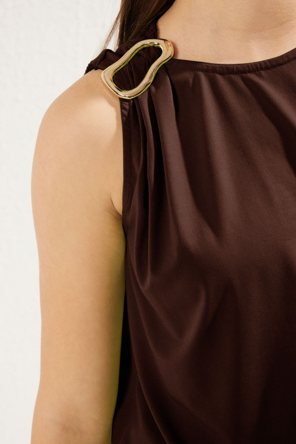 Kahverengi Aksesuar Detayl? Fitted/Vucuda Oturan Esnek Orme Bluz TWOSS25BZ00043