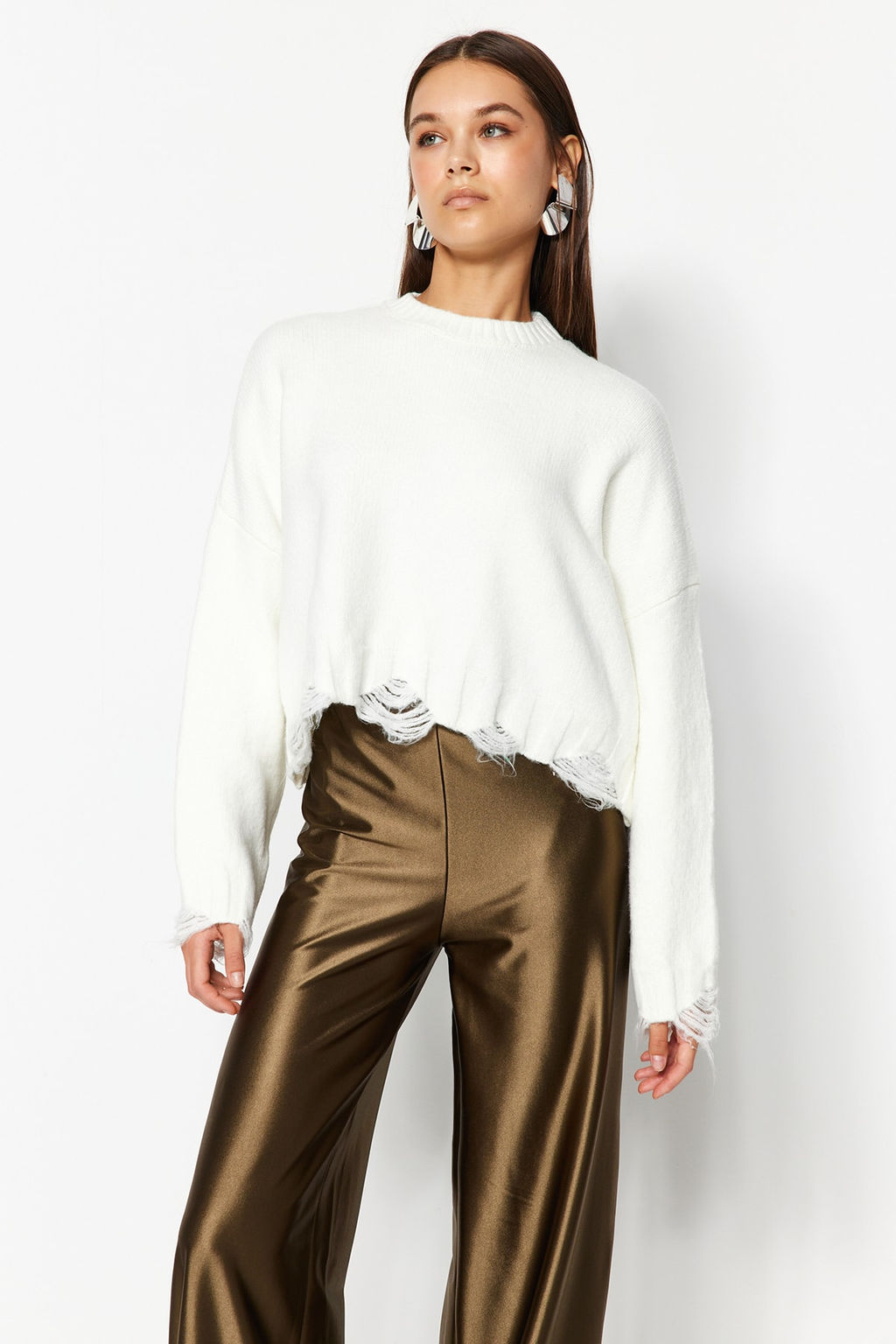 Ekru Crop Genis Kal?p Yumusak Dokulu Ak?tma Detayl? Triko Kazak TWOAW24KZ00319