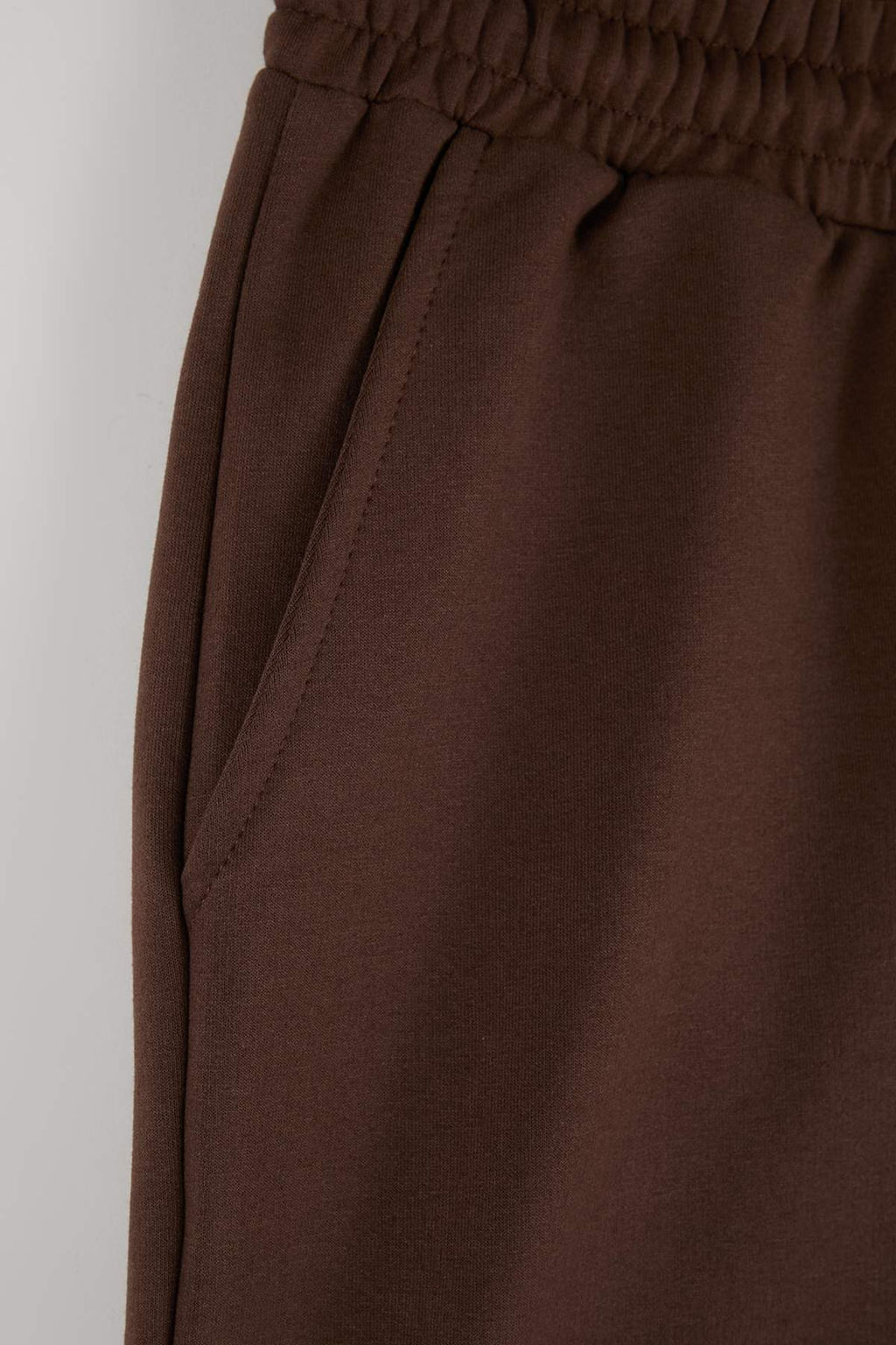 Kahverengi Basic Oversize/Genis Kesim Lastik Belli Bagc?kl? Sort TMNSS22SR0257