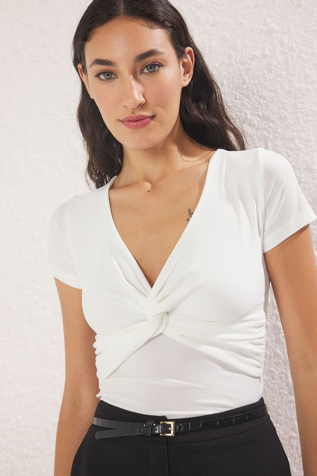 Trendyolmilla Murdum Dugum Detayl? Fitted/Vucuda Oturan Orme Bluz TWOSS25BZ00518  фото 6