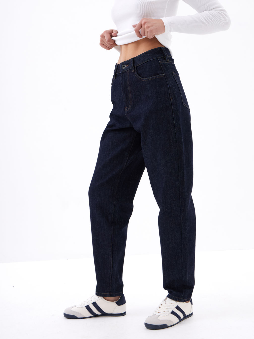 Женские джинсы mom fit с высокой посадкой - Mossmore фото 66