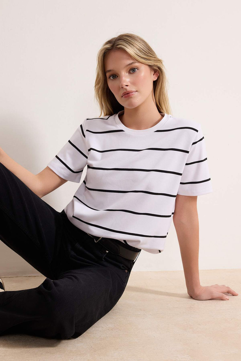 Ekru Cizgili Regular/Normal Kal?p K?sa Kollu Tok %100 Pamuk Orme T-Shirt TWOSS26TS00049