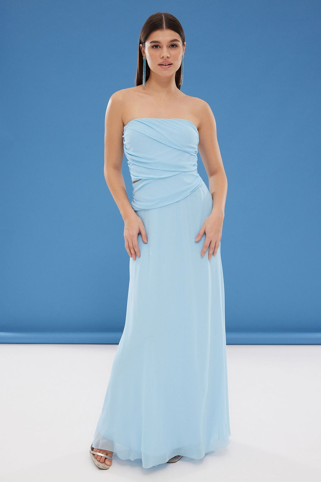 TRENDYOLMILLA Buz Mavisi A-Kesim Cut Out/Pencere Detayl? Tul Orme Uzun Abiye Elbise TPRSS25AE00026  фото 2