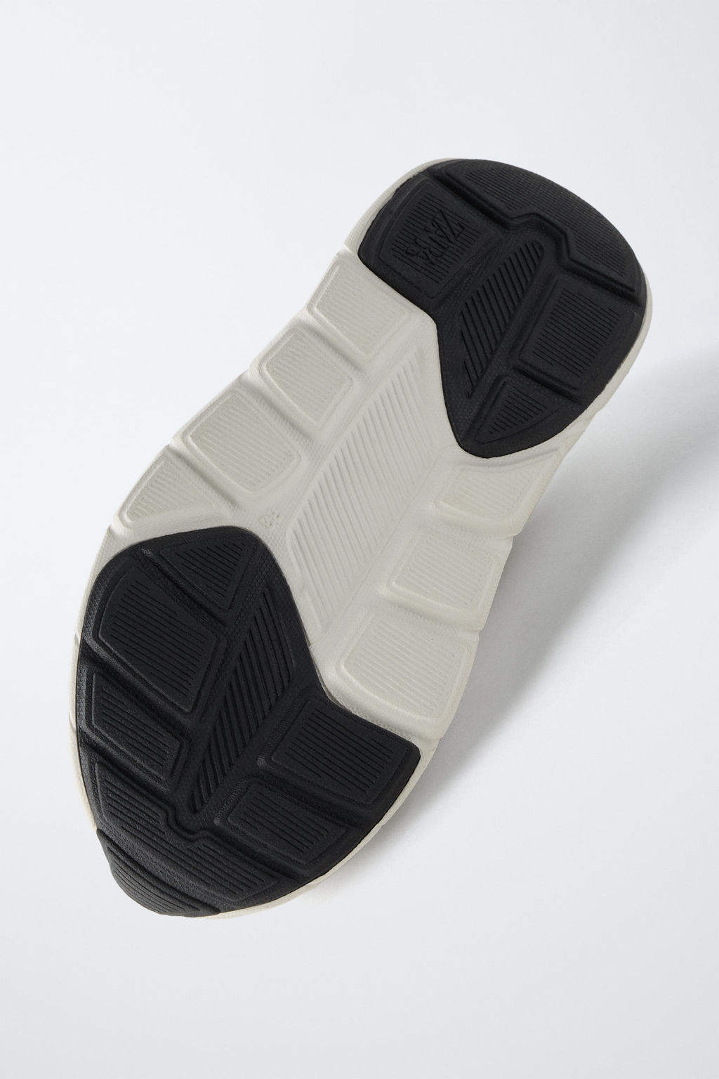 TRAINERS WITH SOLE DETAIL
