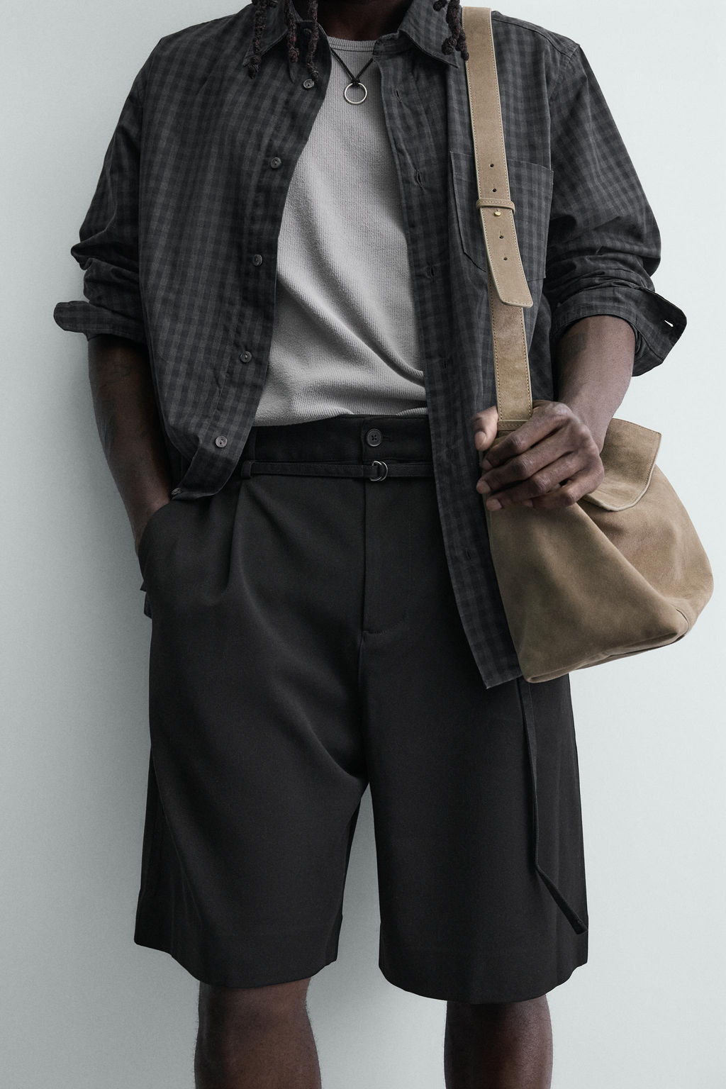 BERMUDA RELAXED FIT PLIEGUES CINTUR?N / Negro