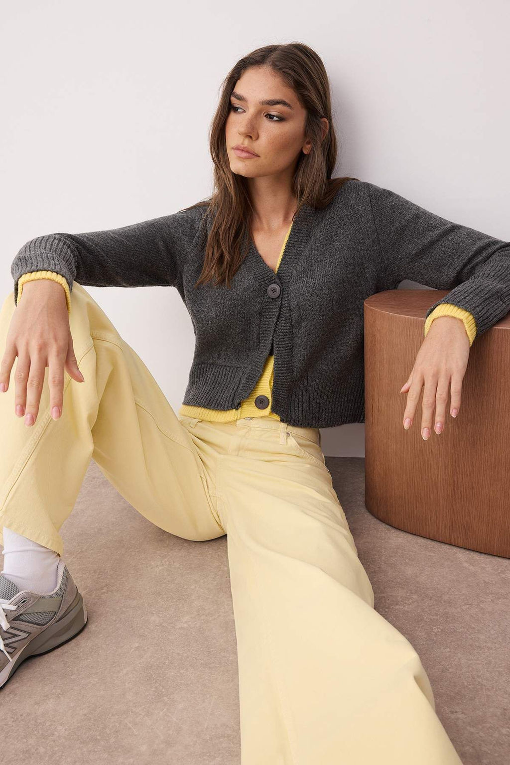 Gri Crop Renk Bloklu V Yaka Yumusak Dokulu Triko H?rka TWOAW26HI00069