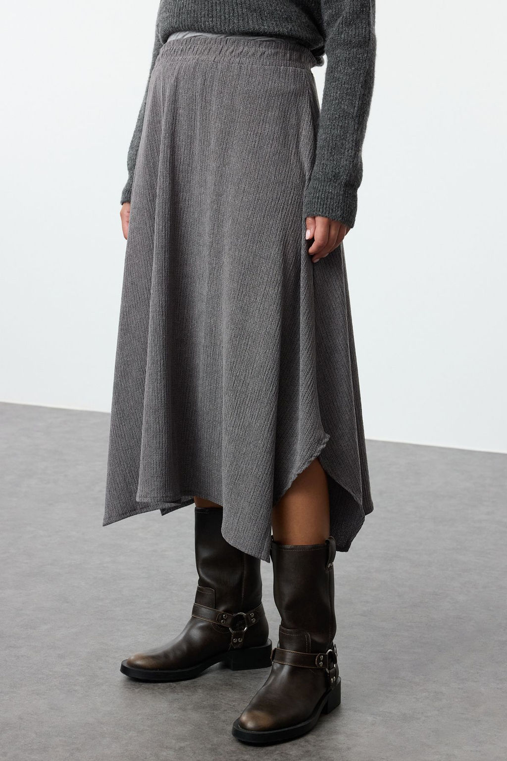 TRENDYOLMILLA Antrasit Klos Dokulu Y?rtmac Detayl? Midi Etek TWOAW25ET00106 фото 4