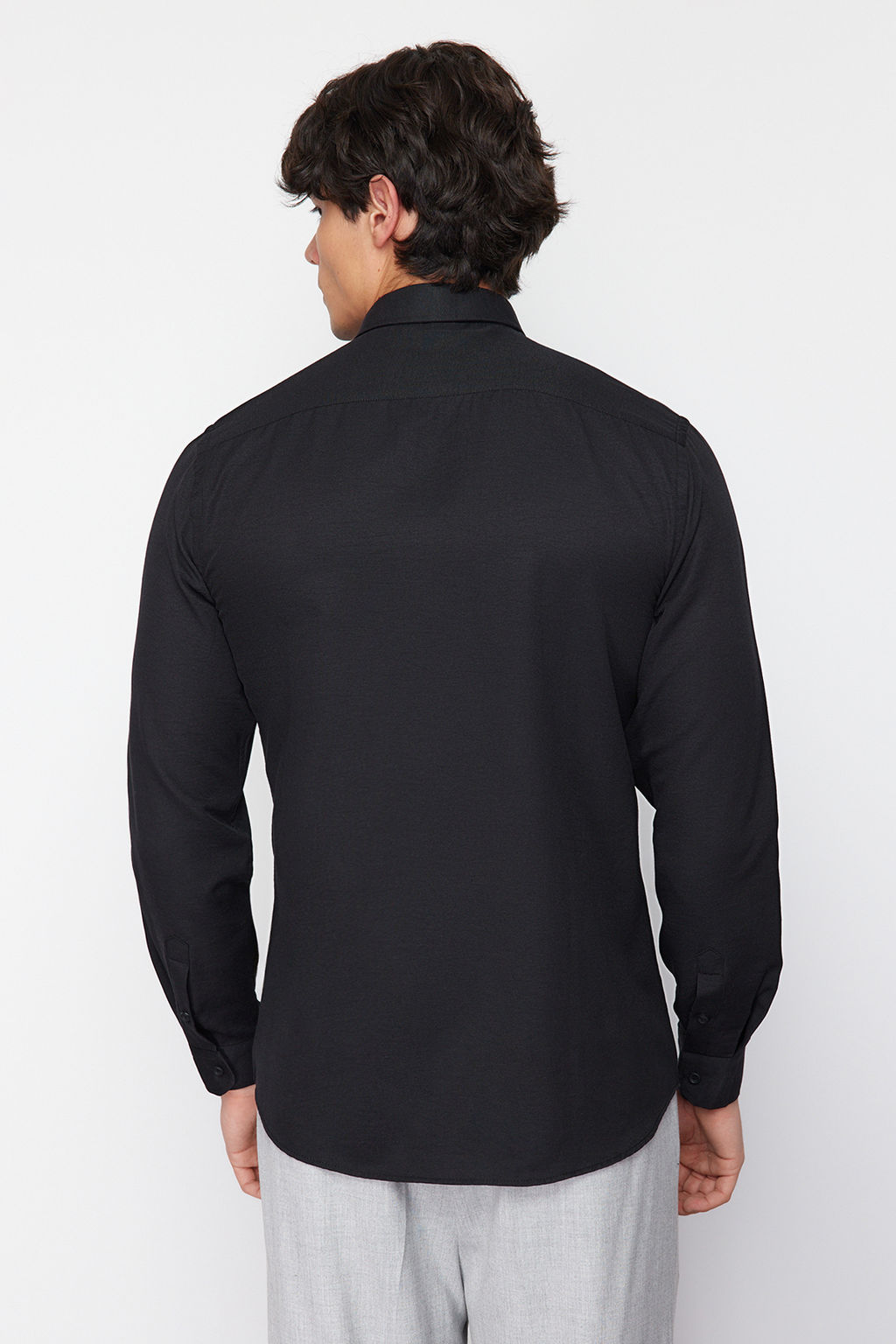 Siyah Slim Fit Kolay Utulenebilir Smart Gomlek TMNSS24GO00074