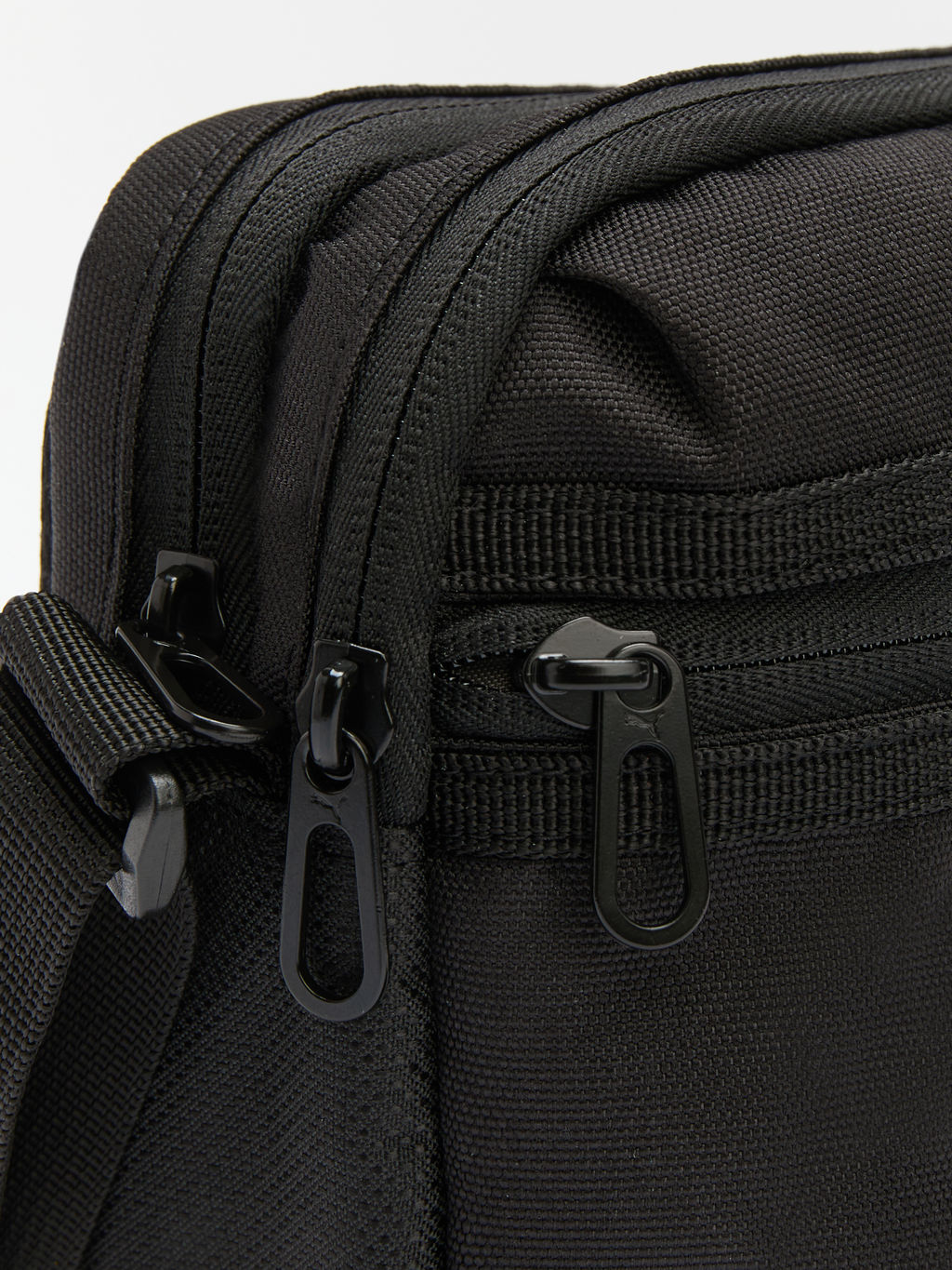 Сумка через плечо PUMA ESSENTIALS Crossbody Bag Артикул 4301793, черный