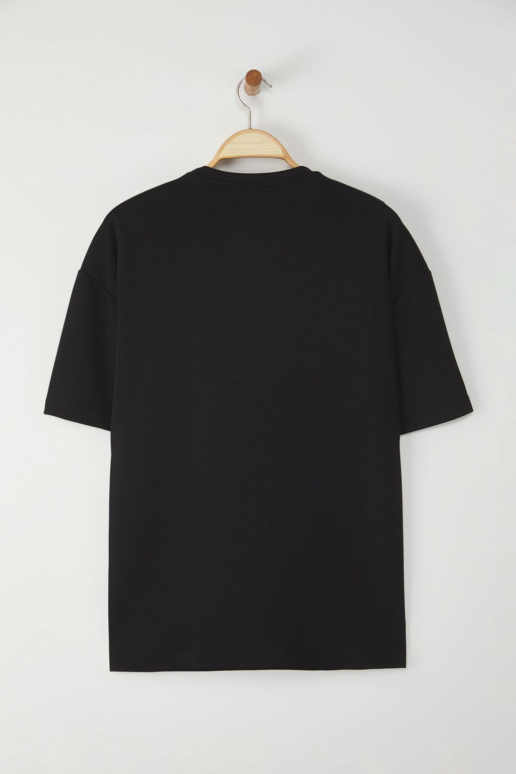 TRENDYOL MAN Siyah Oversize/Genis Kesim Metal Etiket Detayl? Yumusak Doku Interlok Kumas T-Shirt TMNSS25TS00105 - Trendyolmilla фото 12