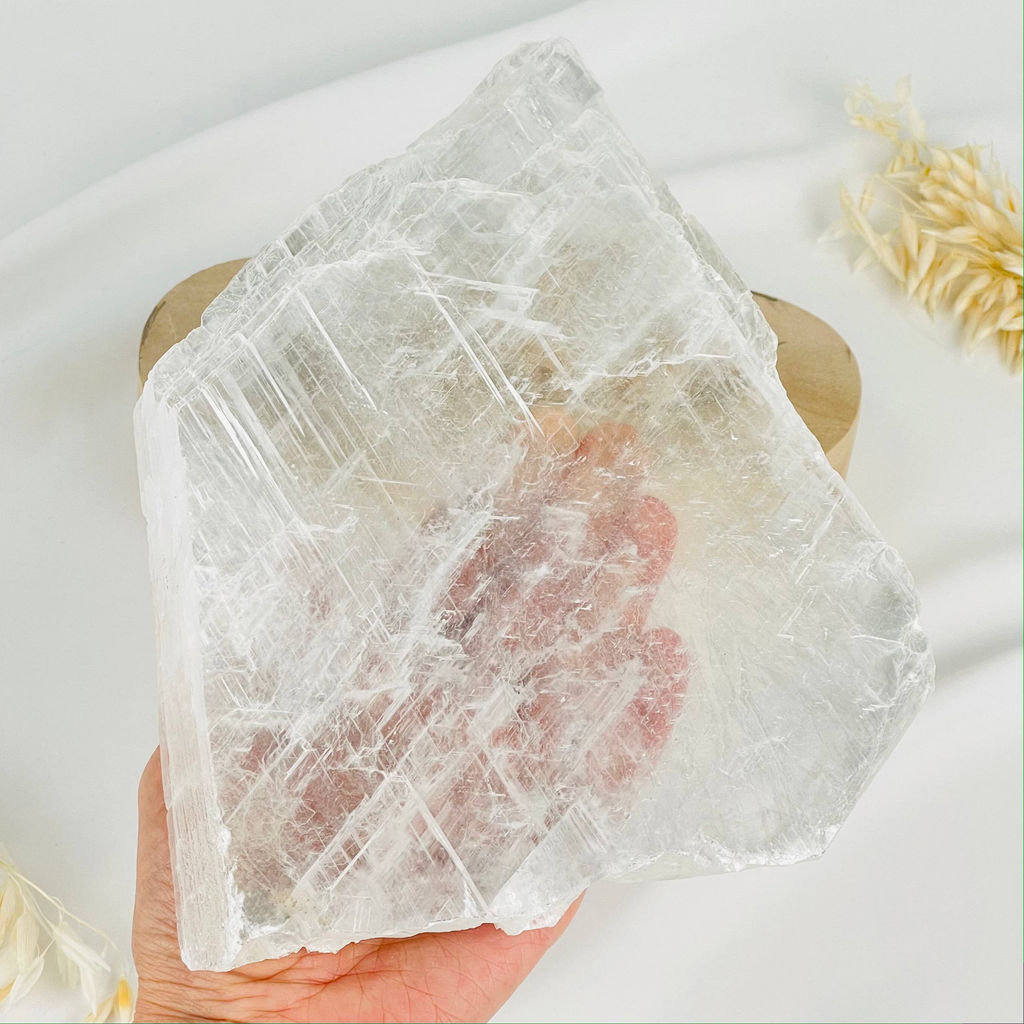 Срез Селенита на подставке - Радуга самоцветов фото 3