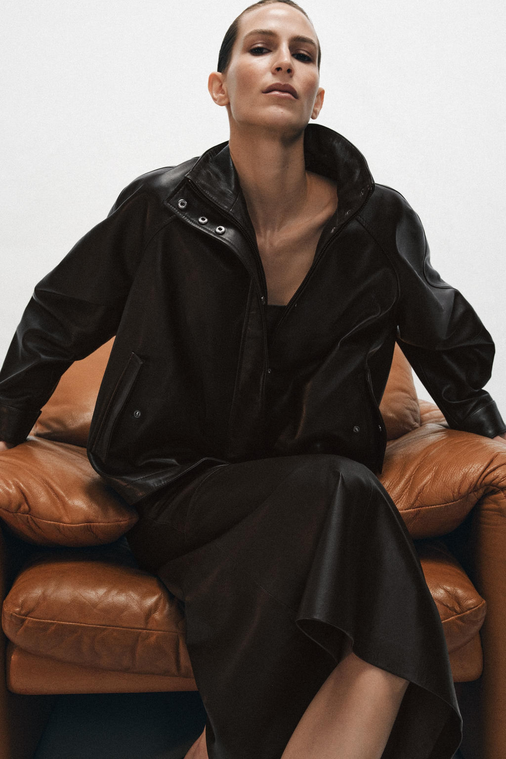 CHAQUETA BOMBER PIEL 100% ZW COLLECTION / Marr?n - Zara фото 6