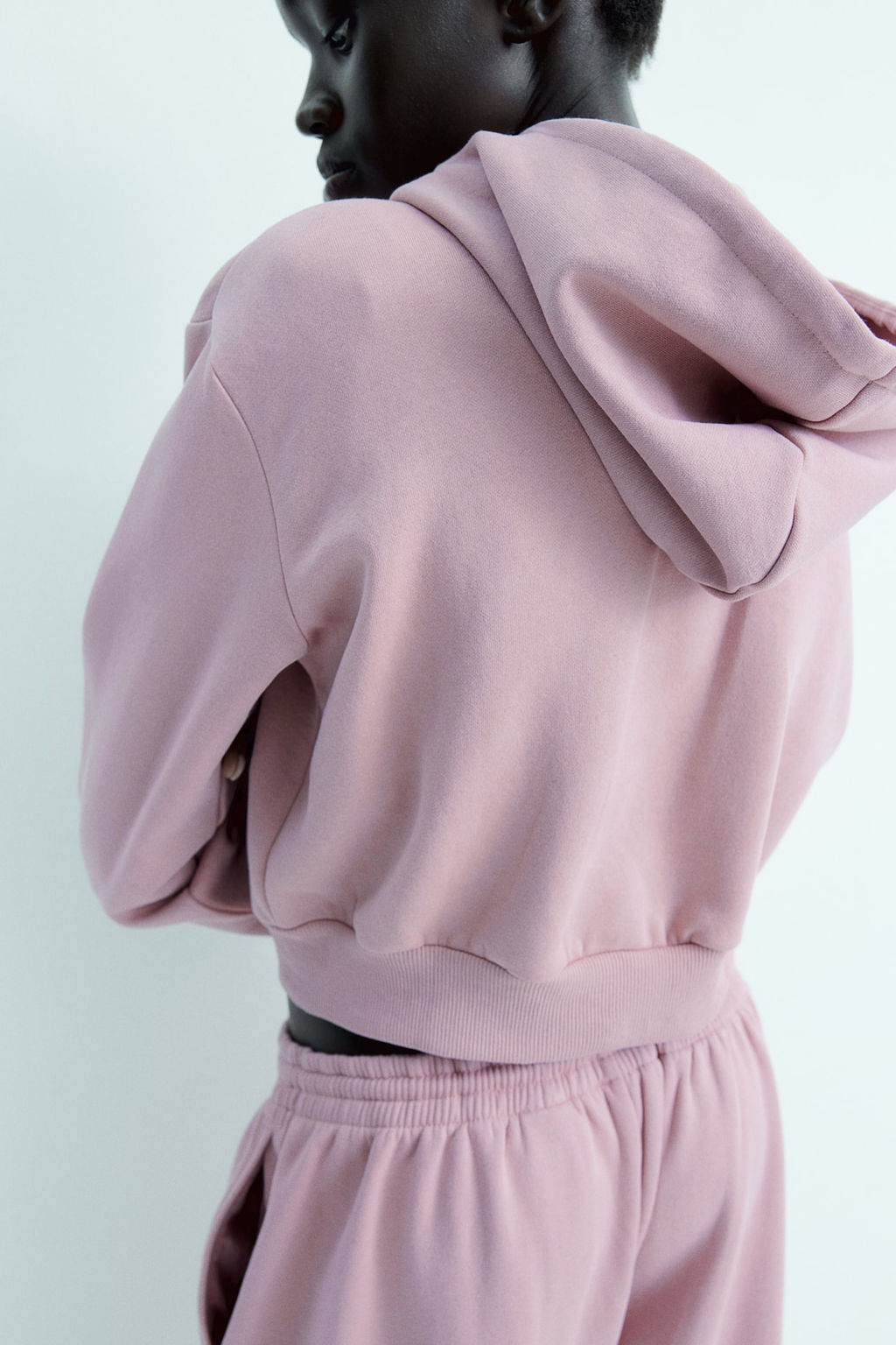 Chaqueta sudadera cropped con capucha y cremallera - H&m фото 4