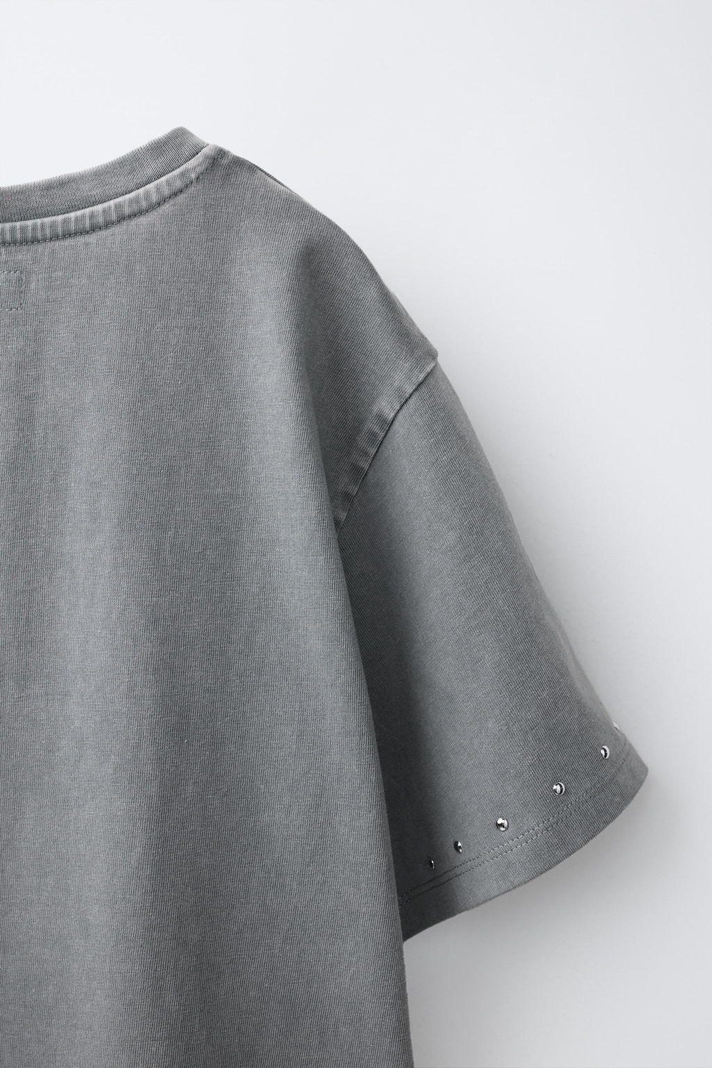 CAMISETA FLECOS Y TACHAS / Gris antracita