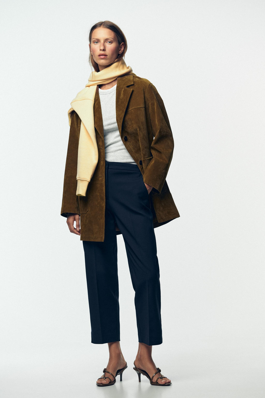 TROUSERS WITH VENT ON THE HEM