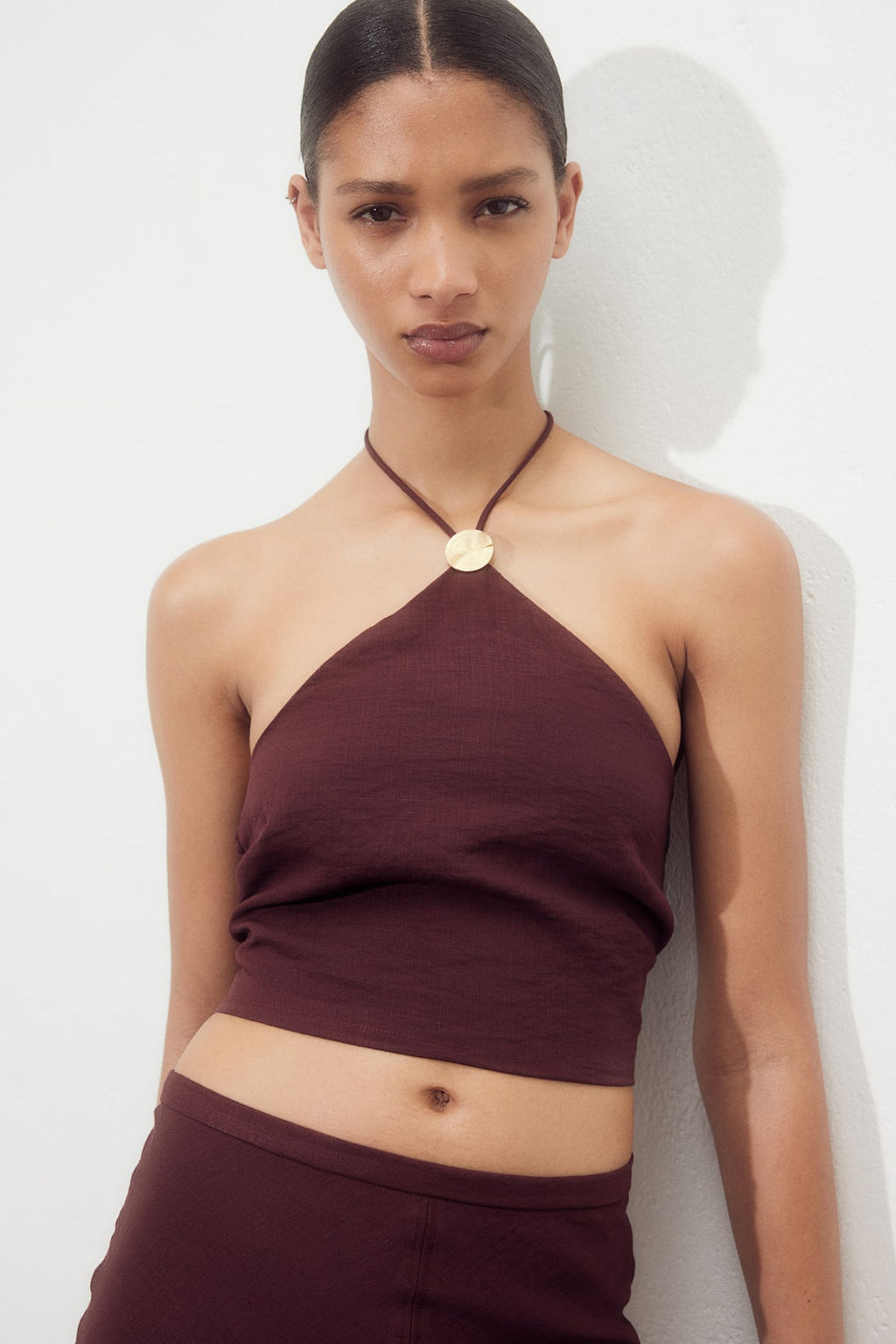 Top cropped con escote halter - H&m фото 2