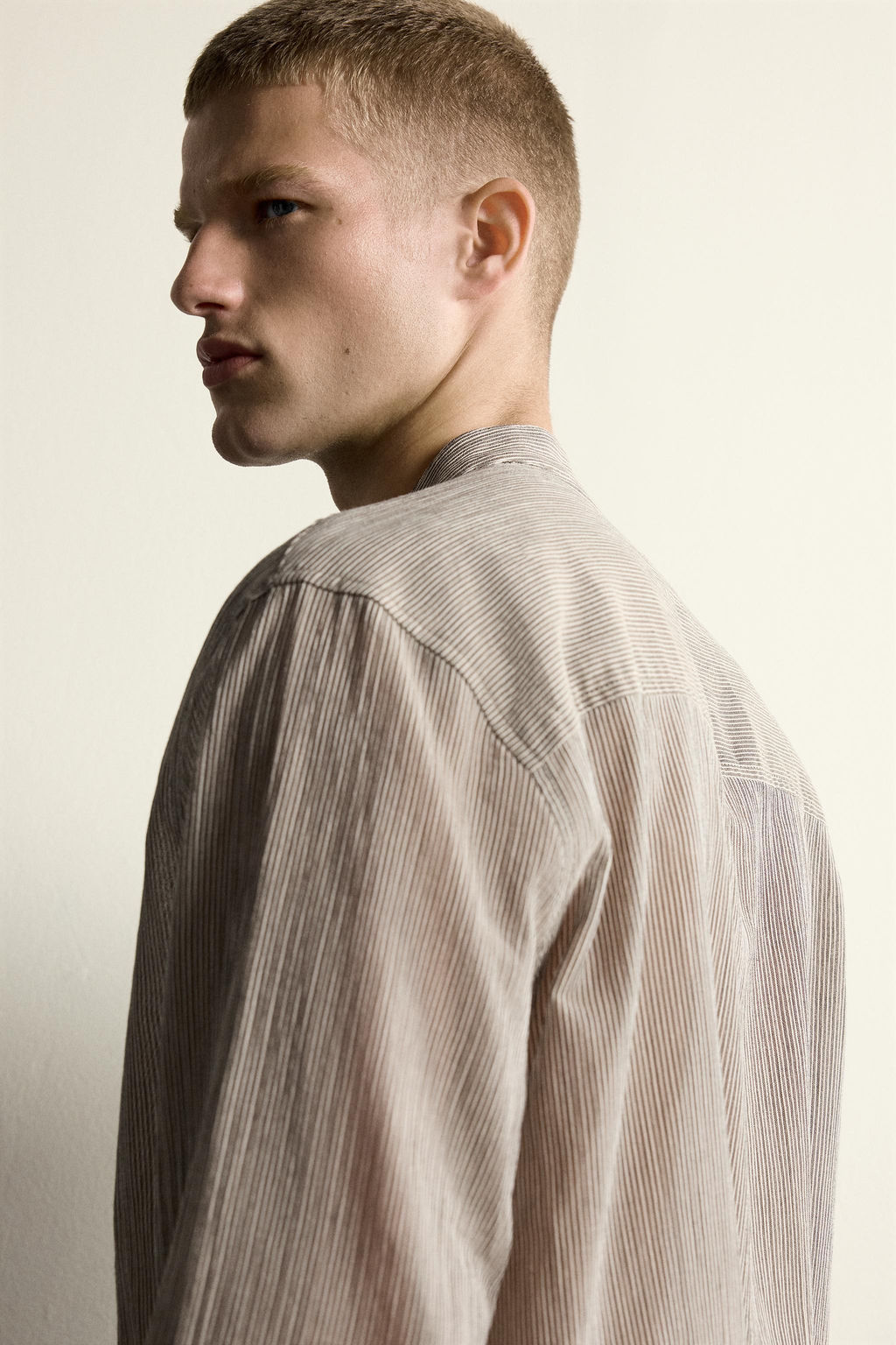CAMISA FLUIDA RELAXED FIT / Rayas marrones